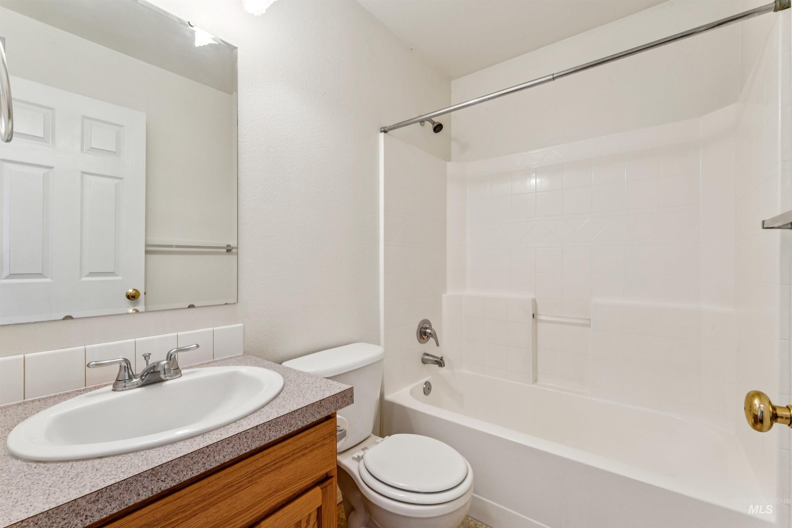 1196 W Karat Way, Kuna, Idaho 83634, 3 Bedrooms, 2 Bathrooms, Residential For Sale, Price $370,000,MLS 98983460