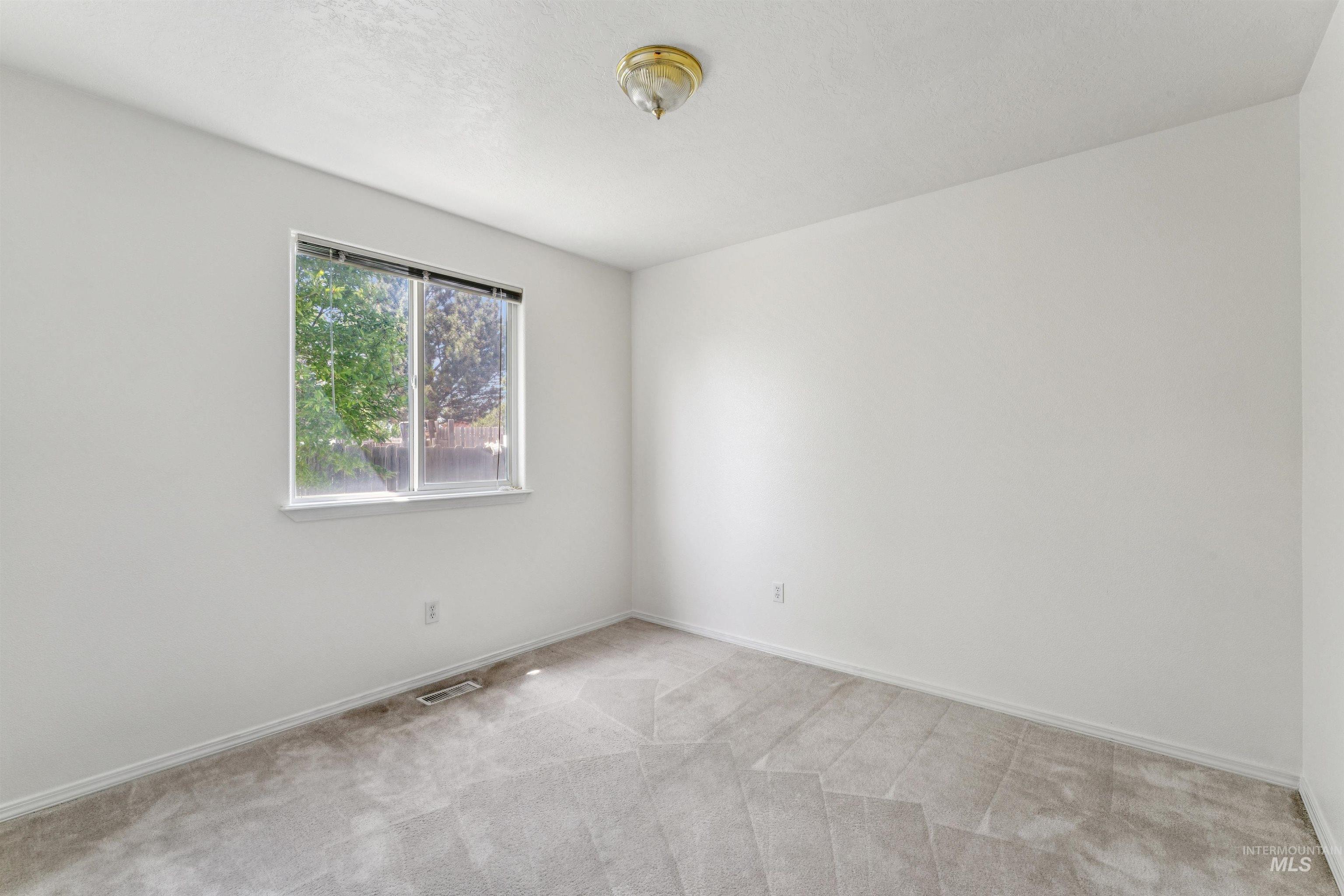 1196 W Karat Way, Kuna, Idaho 83634, 3 Bedrooms, 2 Bathrooms, Residential For Sale, Price $370,000,MLS 98983460