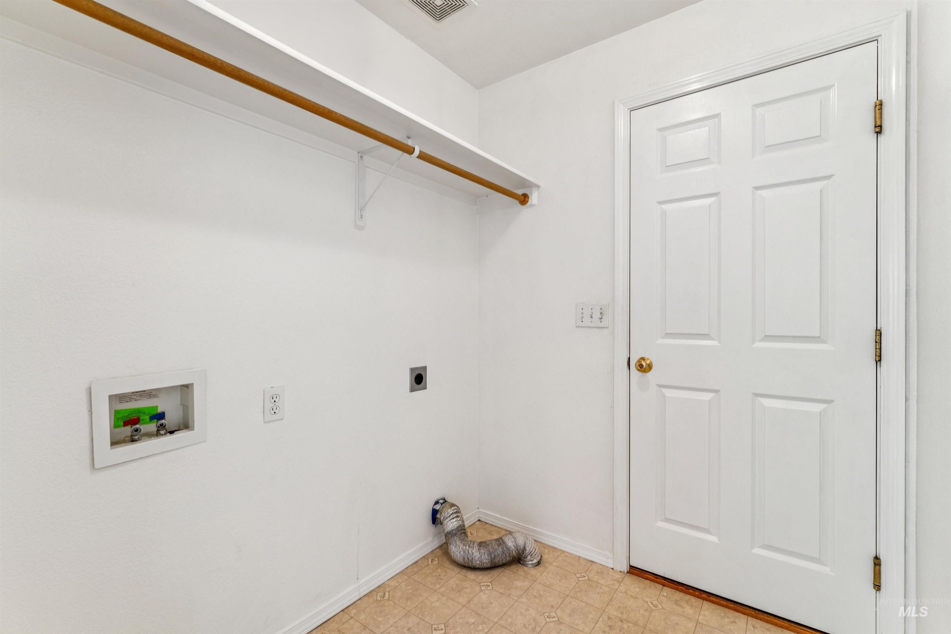 1196 W Karat Way, Kuna, Idaho 83634, 3 Bedrooms, 2 Bathrooms, Residential For Sale, Price $370,000,MLS 98983460