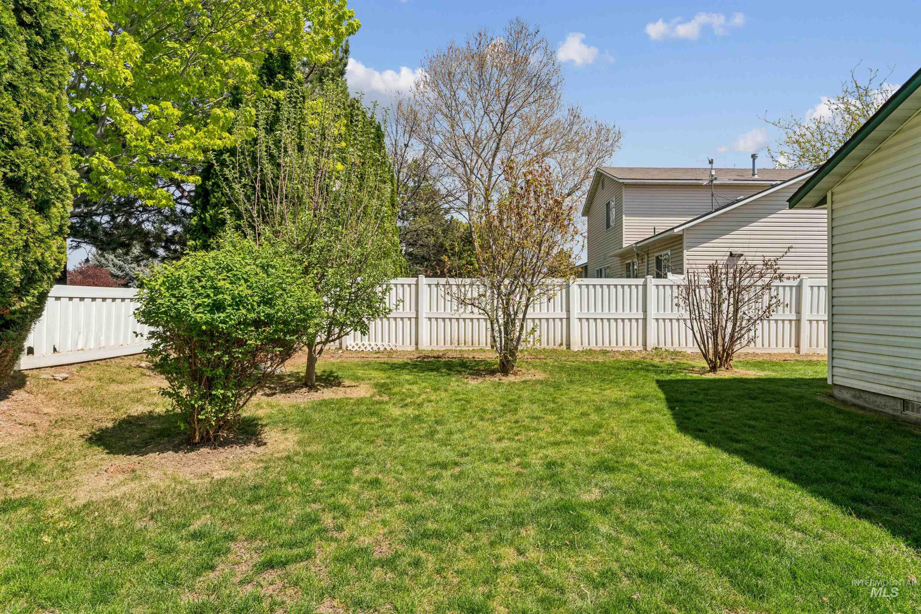 1196 W Karat Way, Kuna, Idaho 83634, 3 Bedrooms, 2 Bathrooms, Residential For Sale, Price $370,000,MLS 98983460