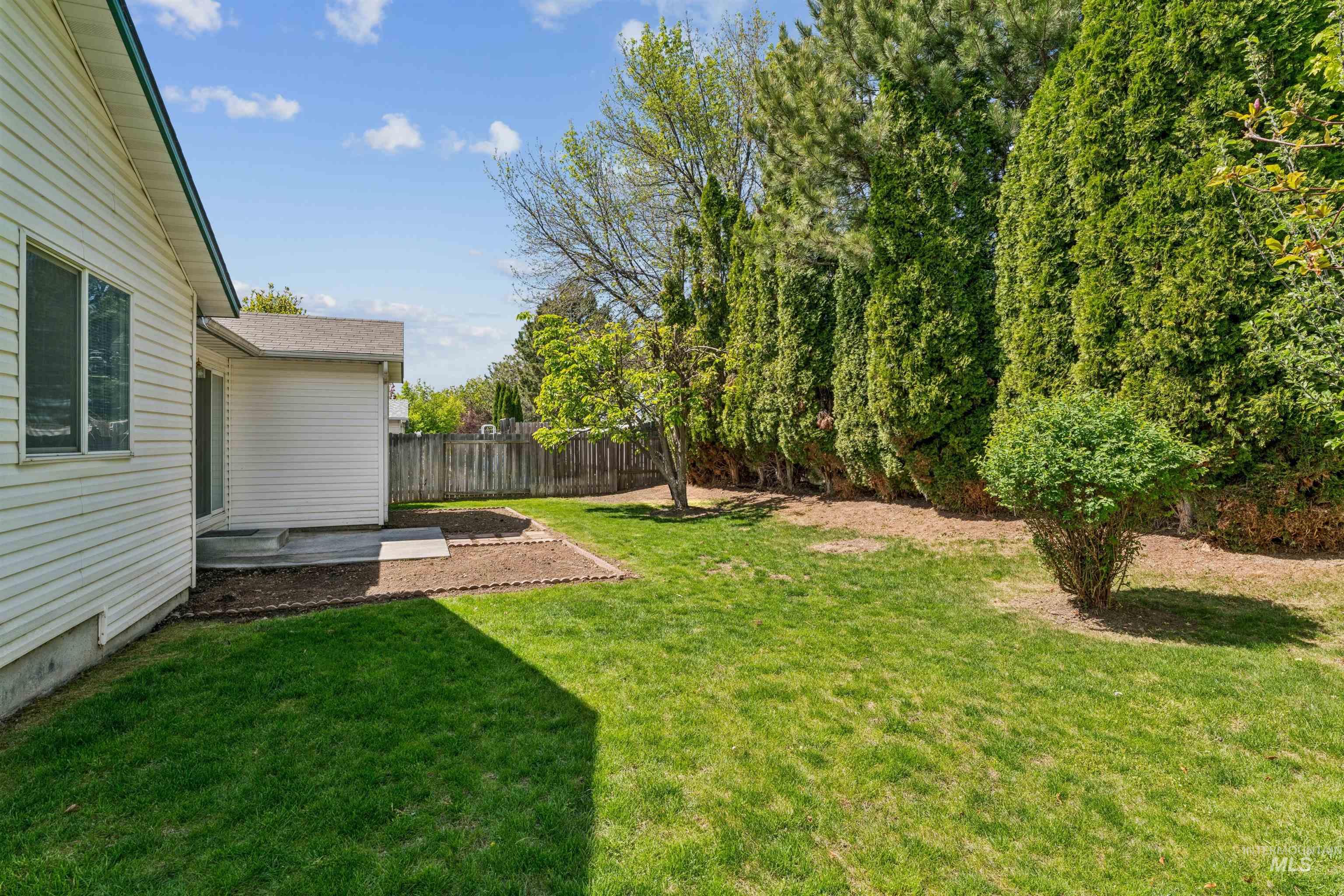 1196 W Karat Way, Kuna, Idaho 83634, 3 Bedrooms, 2 Bathrooms, Residential For Sale, Price $370,000,MLS 98983460