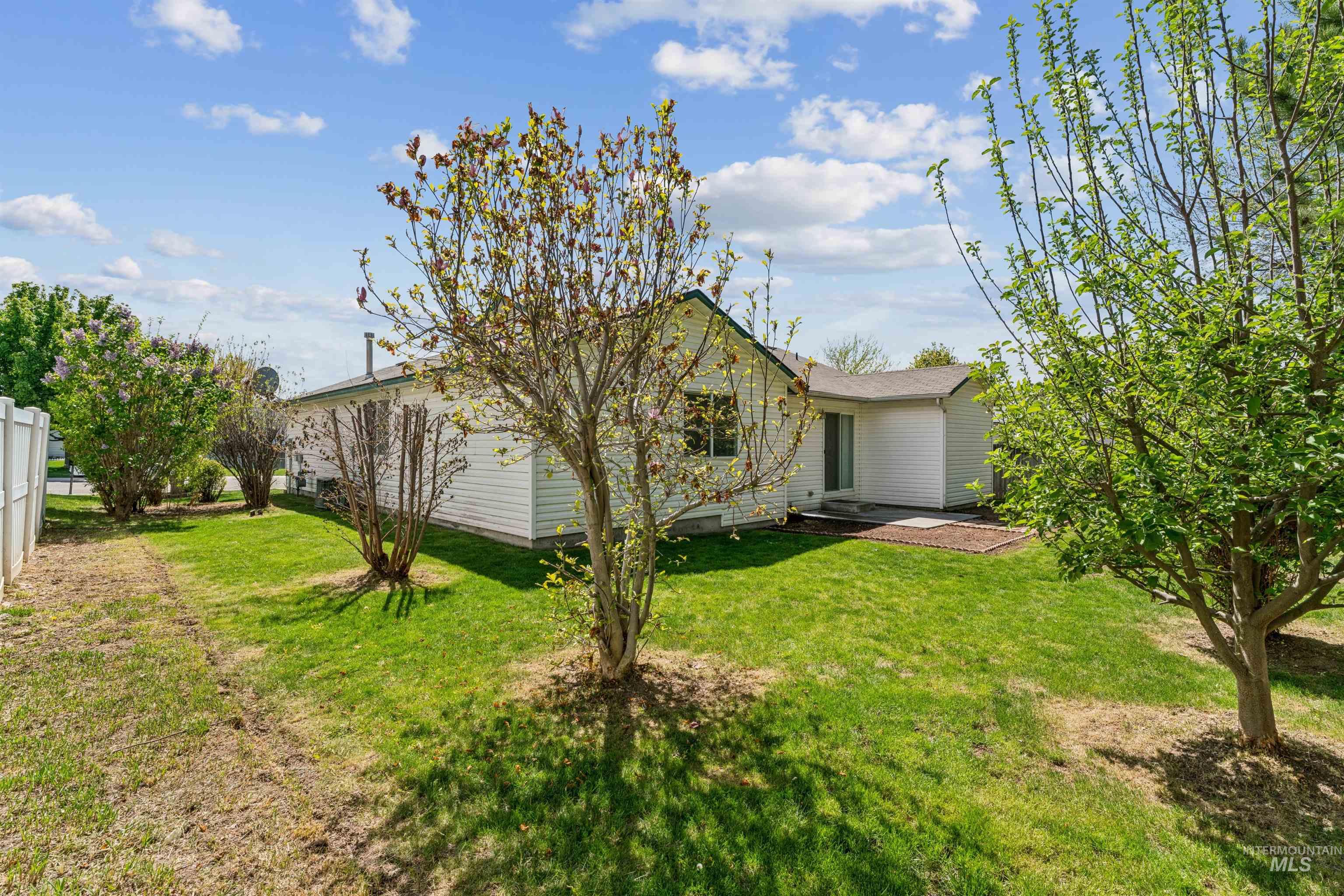 1196 W Karat Way, Kuna, Idaho 83634, 3 Bedrooms, 2 Bathrooms, Residential For Sale, Price $370,000,MLS 98983460