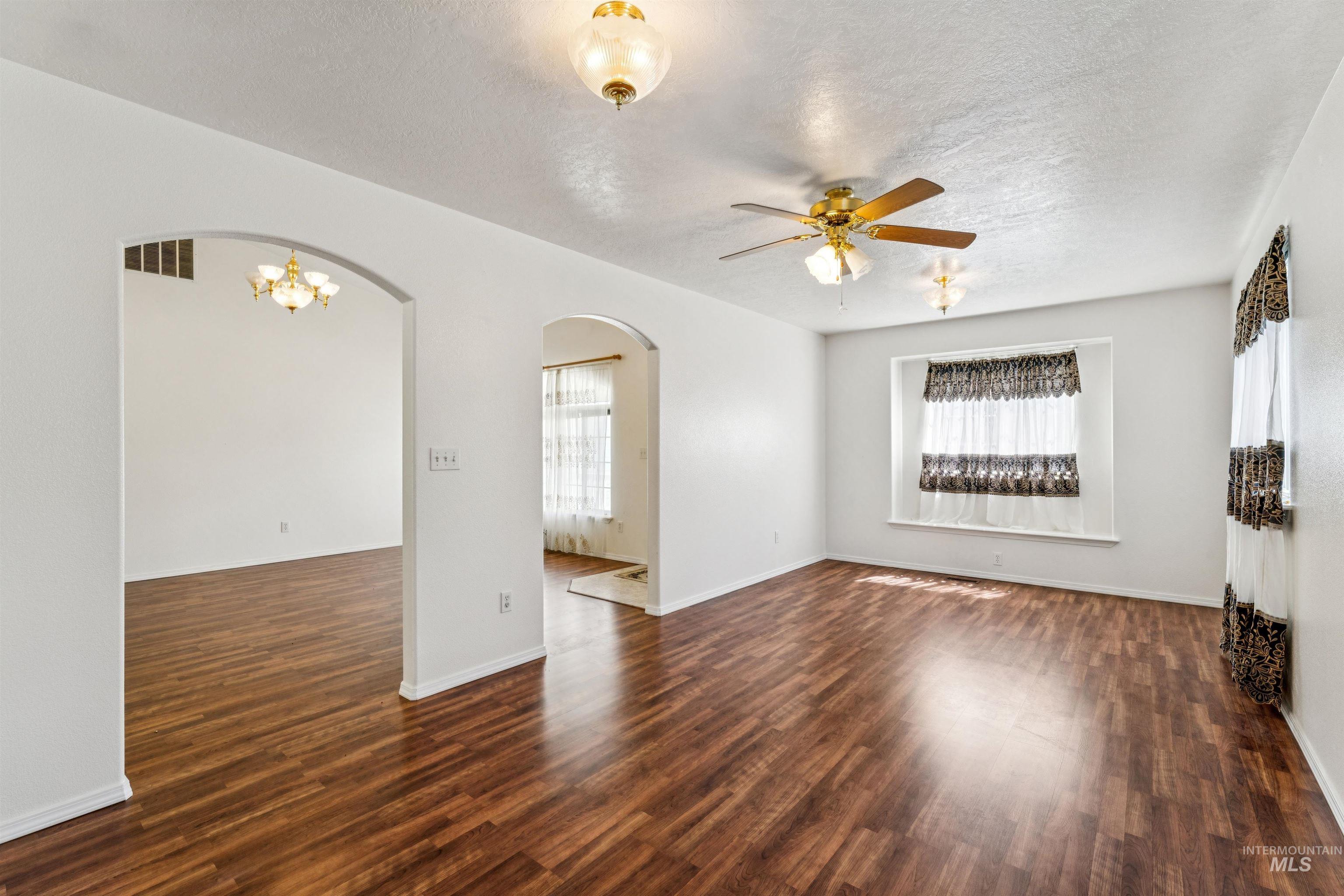 1196 W Karat Way, Kuna, Idaho 83634, 3 Bedrooms, 2 Bathrooms, Residential For Sale, Price $370,000,MLS 98983460