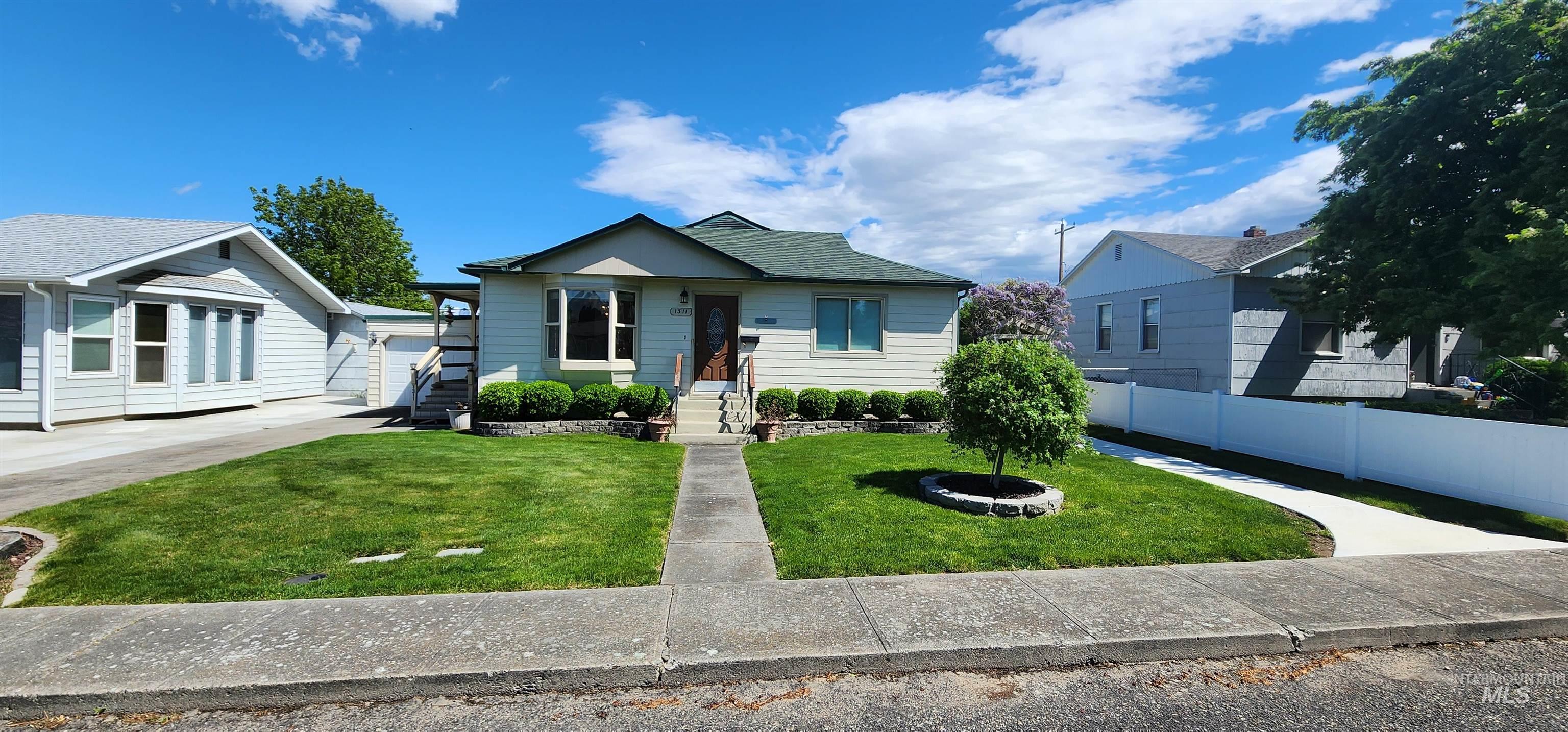 1311 4th Street, Clarkston, Washington 99403, 4 Bedrooms, 2 Bathrooms, Residential For Sale, Price $399,900,MLS 98983463