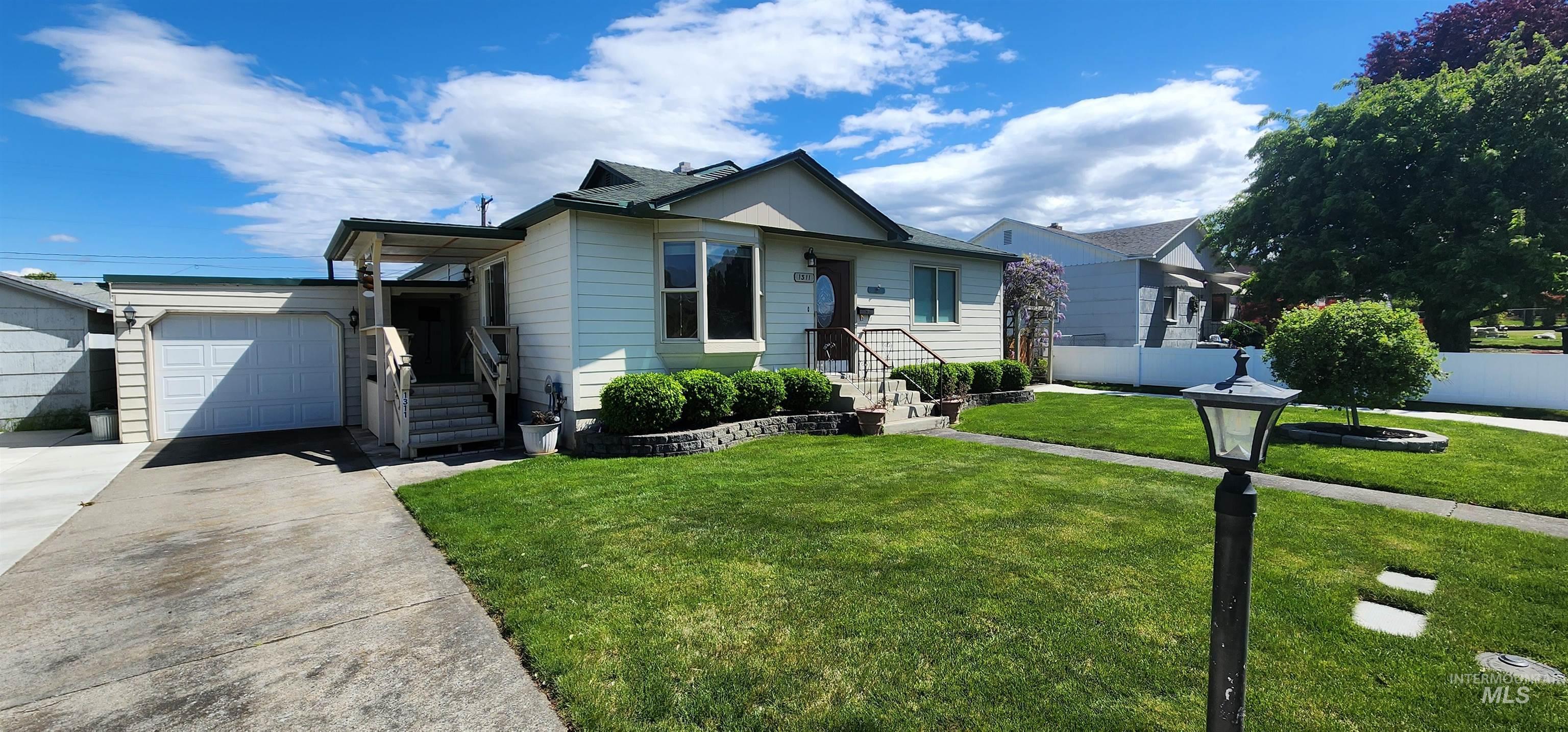 1311 4th Street, Clarkston, Washington 99403, 4 Bedrooms, 2 Bathrooms, Residential For Sale, Price $399,900,MLS 98983463