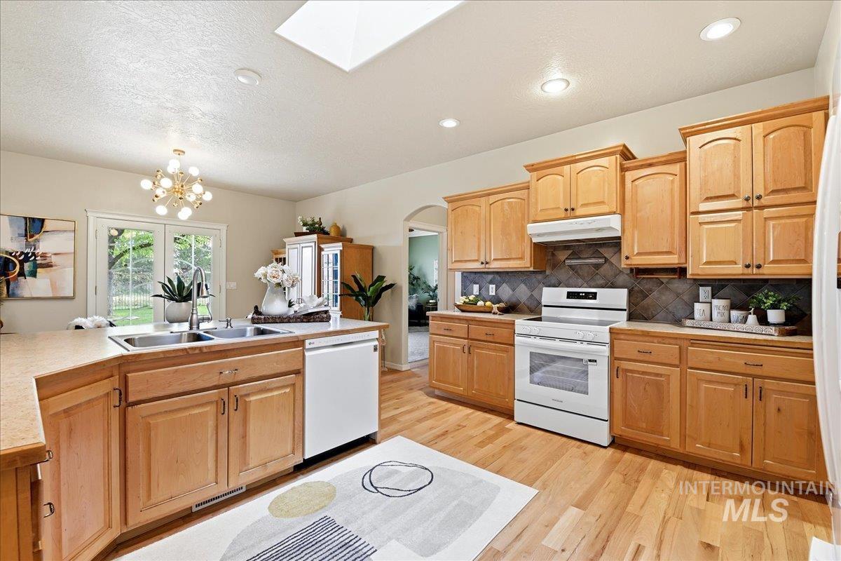 620 E Sable Ridge Dr, Kuna, Idaho 83634, 3 Bedrooms, 2 Bathrooms, Residential For Sale, Price $459,900,MLS 98983465