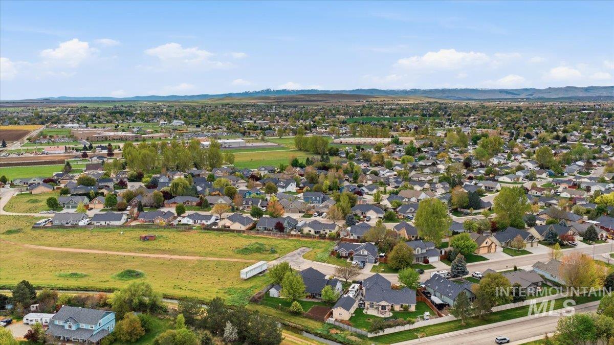 620 E Sable Ridge Dr, Kuna, Idaho 83634, 3 Bedrooms, 2 Bathrooms, Residential For Sale, Price $459,900,MLS 98983465