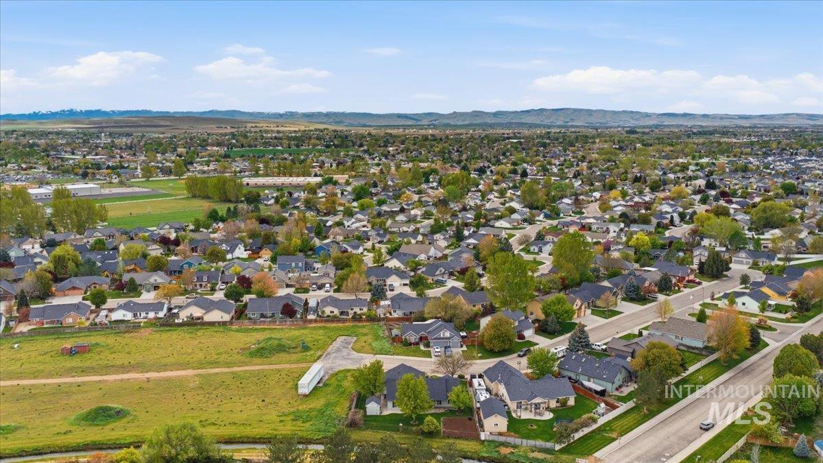 620 E Sable Ridge Dr, Kuna, Idaho 83634, 3 Bedrooms, 2 Bathrooms, Residential For Sale, Price $459,900,MLS 98983465