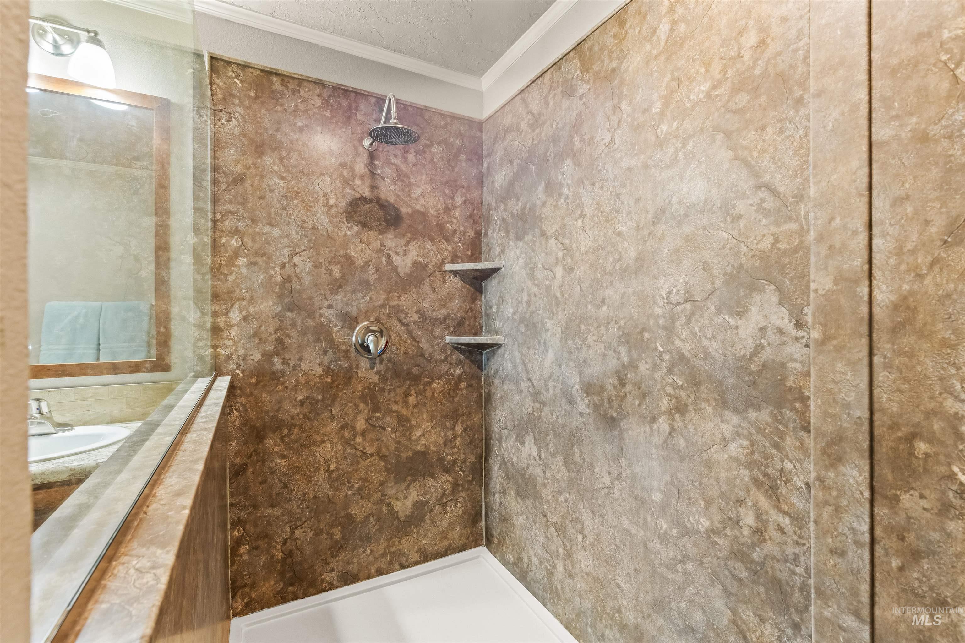 1555 Amity Lane, Clarkston, Washington 99403, 3 Bedrooms, 2 Bathrooms, Residential For Sale, Price $699,000, 98983466