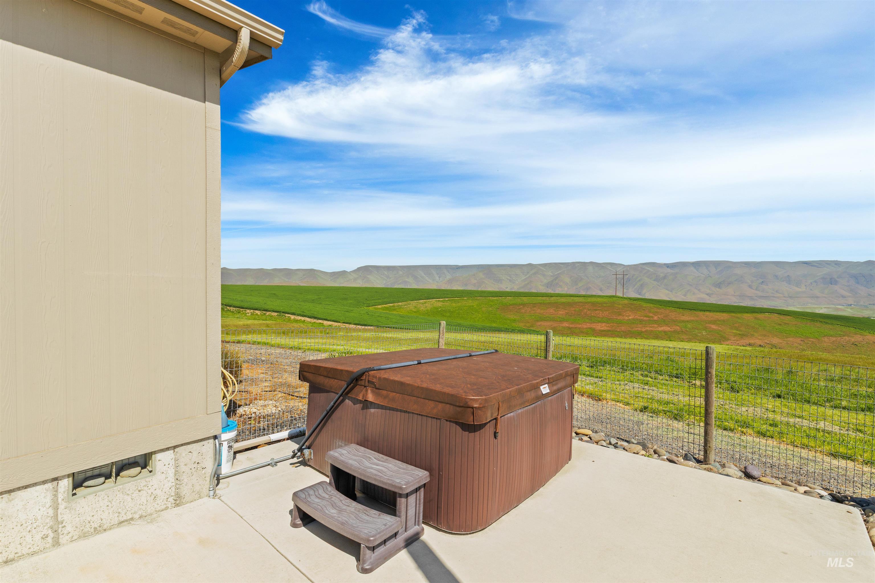 1555 Amity Lane, Clarkston, Washington 99403, 3 Bedrooms, 2 Bathrooms, Residential For Sale, Price $699,000, 98983466