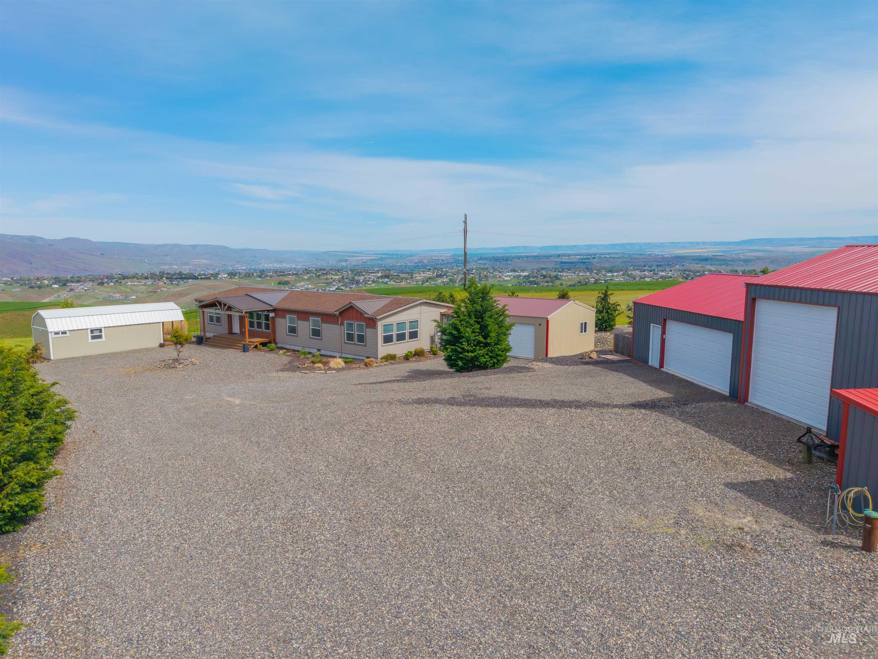 1555 Amity Lane, Clarkston, Washington 99403, 3 Bedrooms, 2 Bathrooms, Residential For Sale, Price $699,000, 98983466