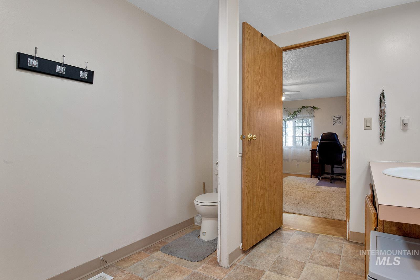 711 W Polk St, Kimberly, Idaho 83301, 3 Bedrooms, 2 Bathrooms, Residential For Sale, Price $290,000,MLS 98983467