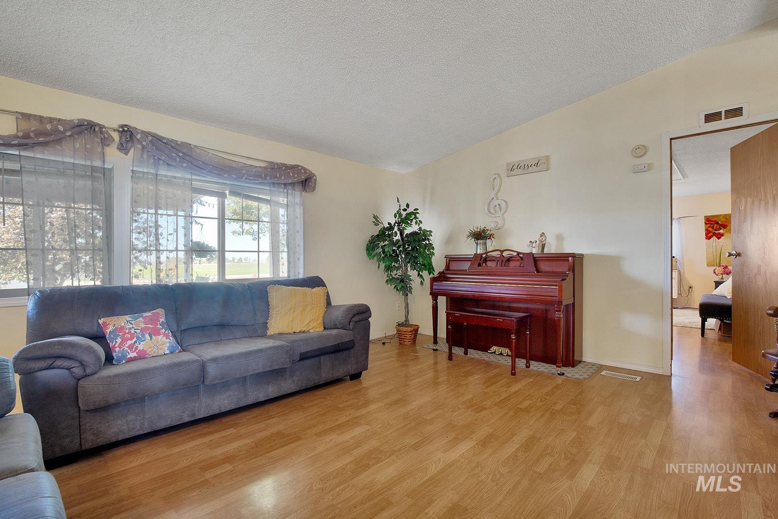 711 W Polk St, Kimberly, Idaho 83301, 3 Bedrooms, 2 Bathrooms, Residential For Sale, Price $290,000,MLS 98983467