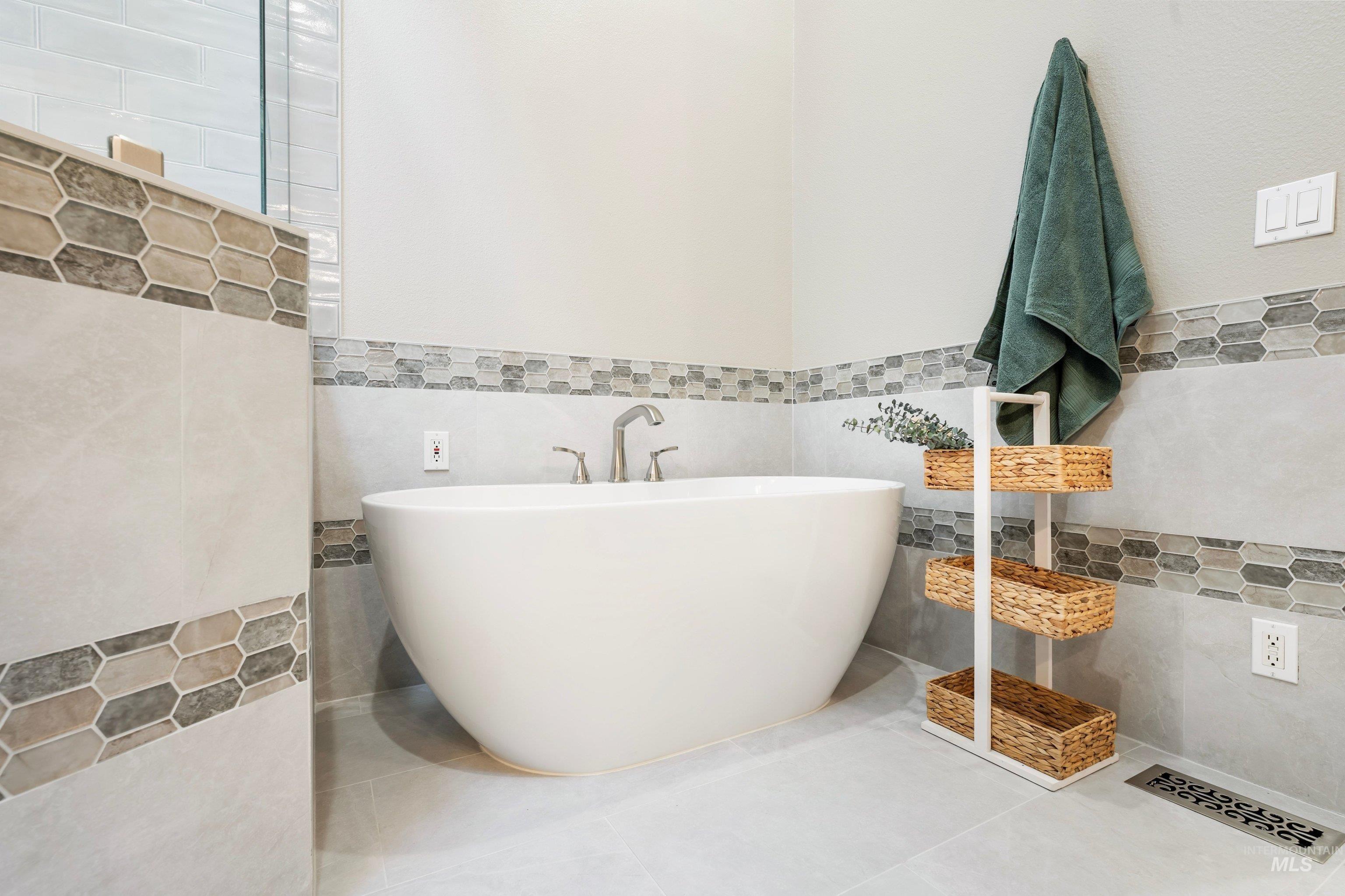 7509 W Hathaway Ln, Garden City, Idaho 83714, 3 Bedrooms, 2.5 Bathrooms, Residential For Sale, Price $689,900,MLS 98983470