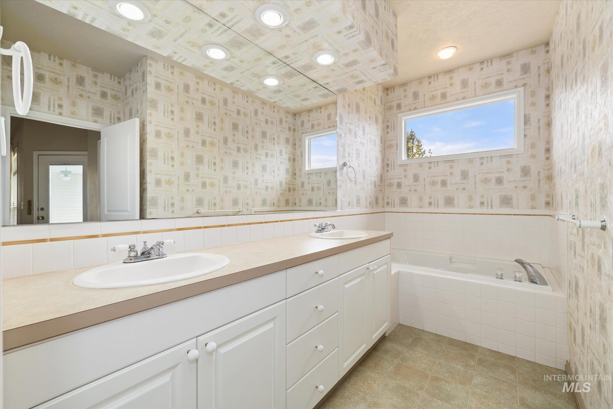 3991 N Kessinger Ln, Boise, Idaho 83703, 3 Bedrooms, 2.5 Bathrooms, Residential For Sale, Price $699,000, 98983471