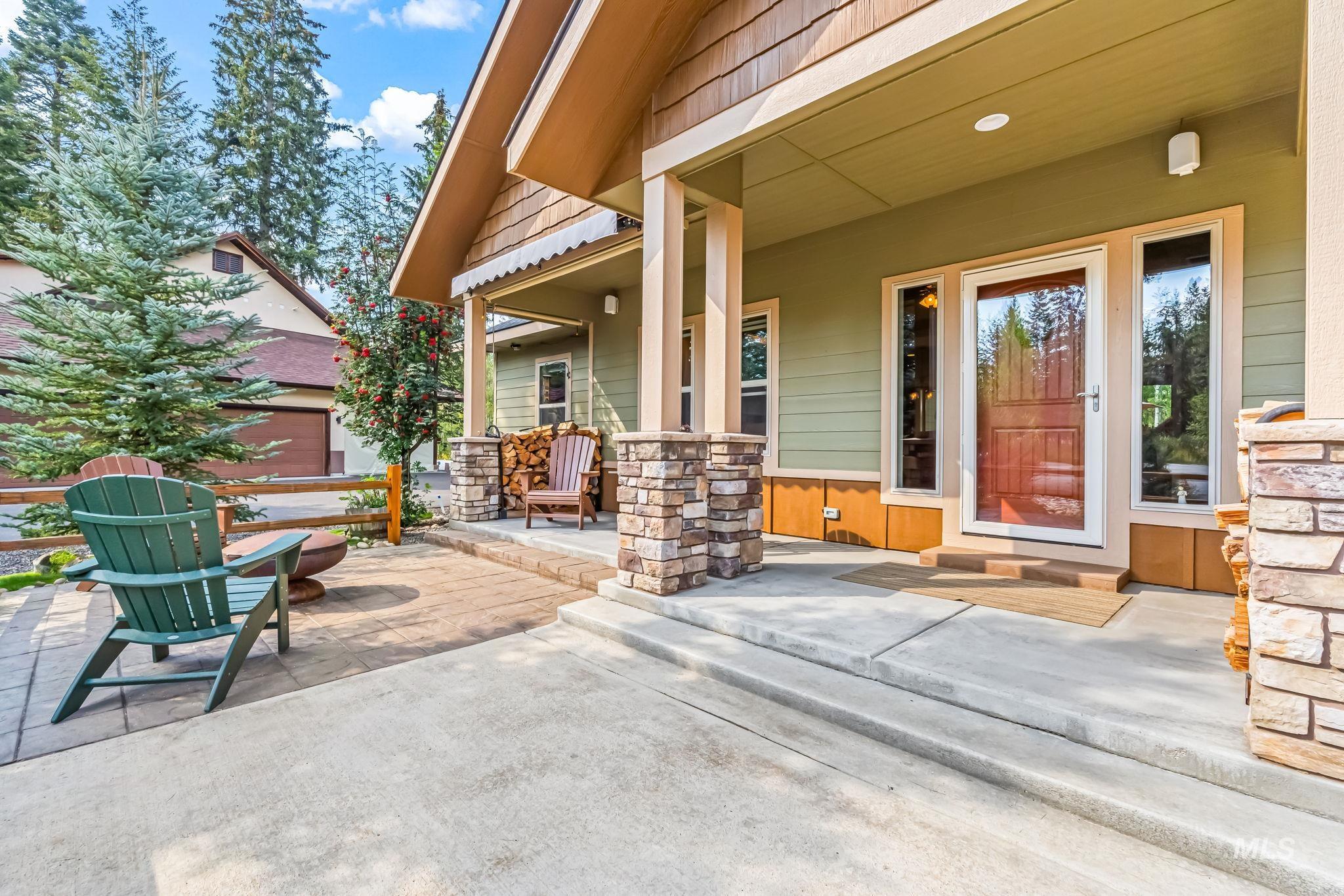 22 Windsong Place, Donnelly, Idaho 83615-0000, 3 Bedrooms, 2 Bathrooms, Residential For Sale, Price $798,900, 98983472