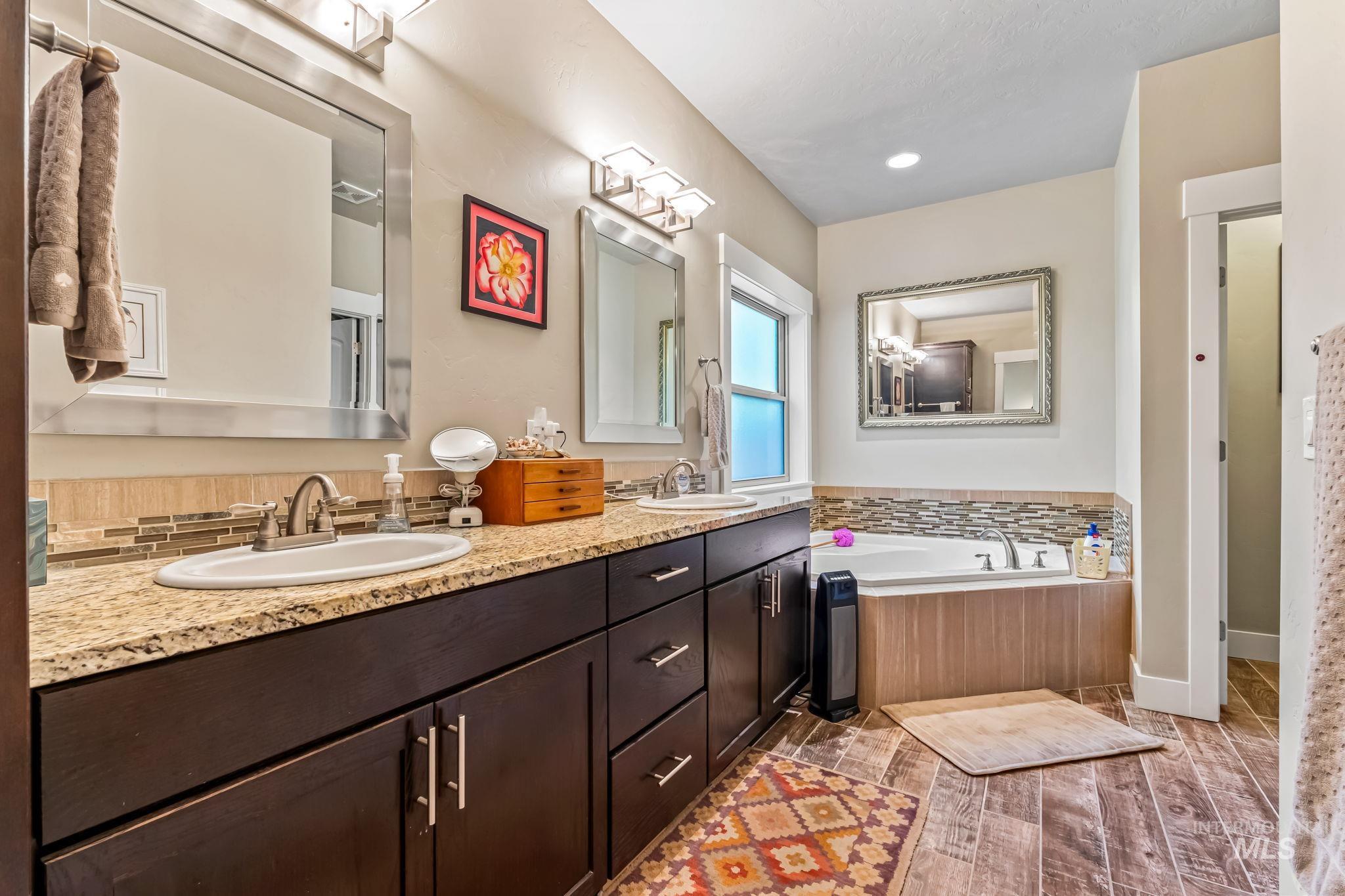 22 Windsong Place, Donnelly, Idaho 83615-0000, 3 Bedrooms, 2 Bathrooms, Residential For Sale, Price $798,900, 98983472