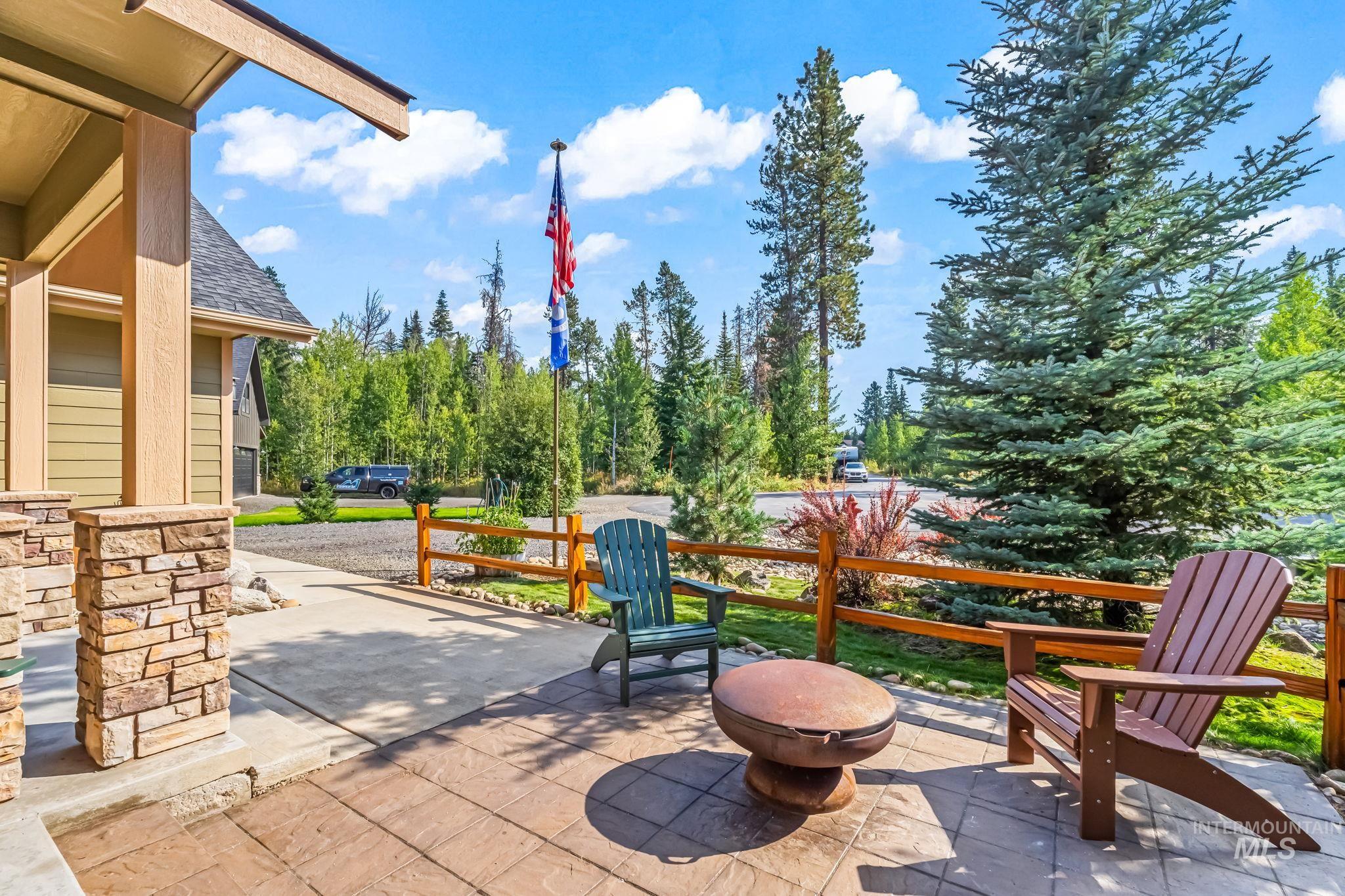 22 Windsong Place, Donnelly, Idaho 83615-0000, 3 Bedrooms, 2 Bathrooms, Residential For Sale, Price $798,900, 98983472