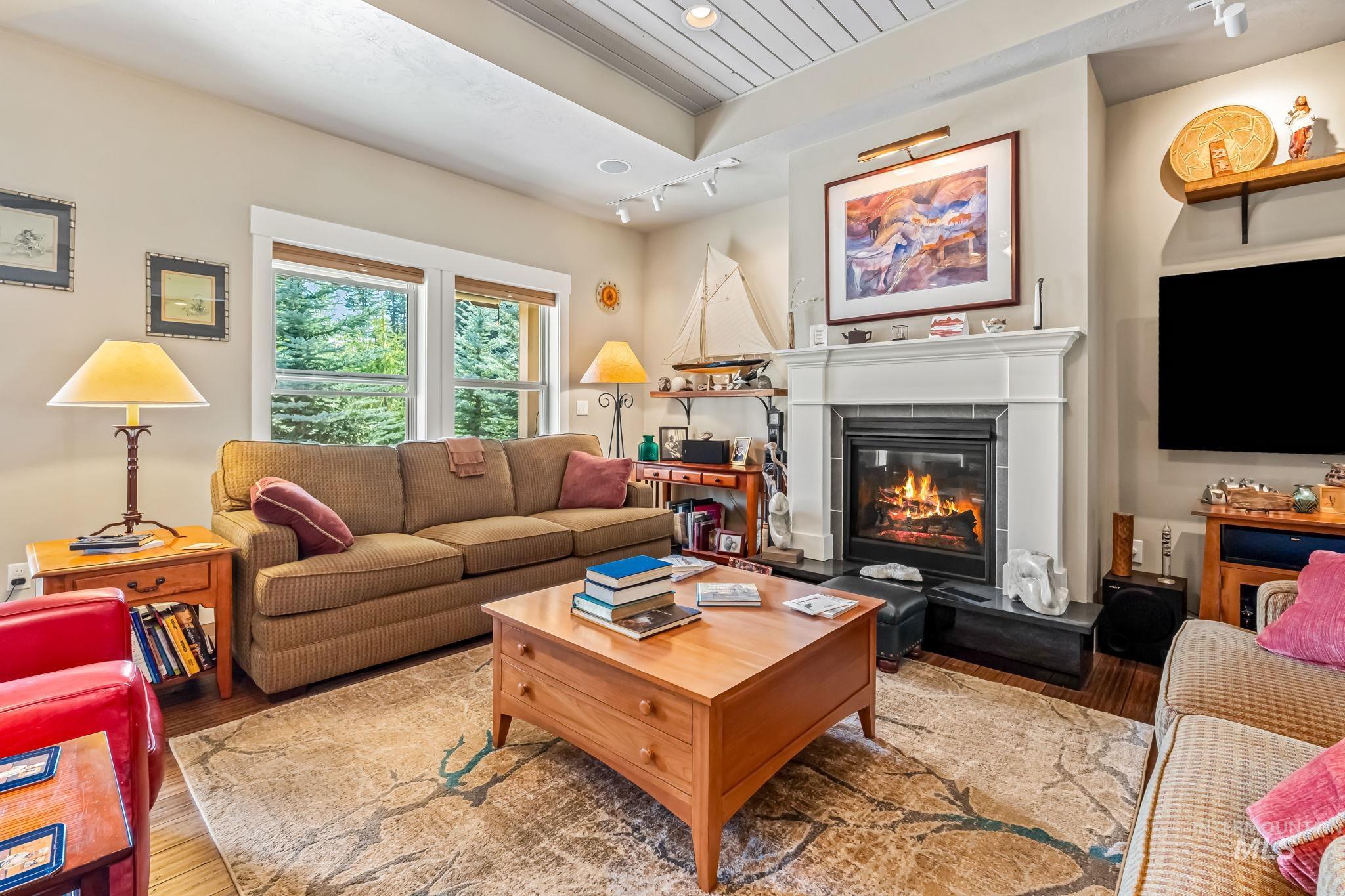 22 Windsong Place, Donnelly, Idaho 83615-0000, 3 Bedrooms, 2 Bathrooms, Residential For Sale, Price $798,900, 98983472