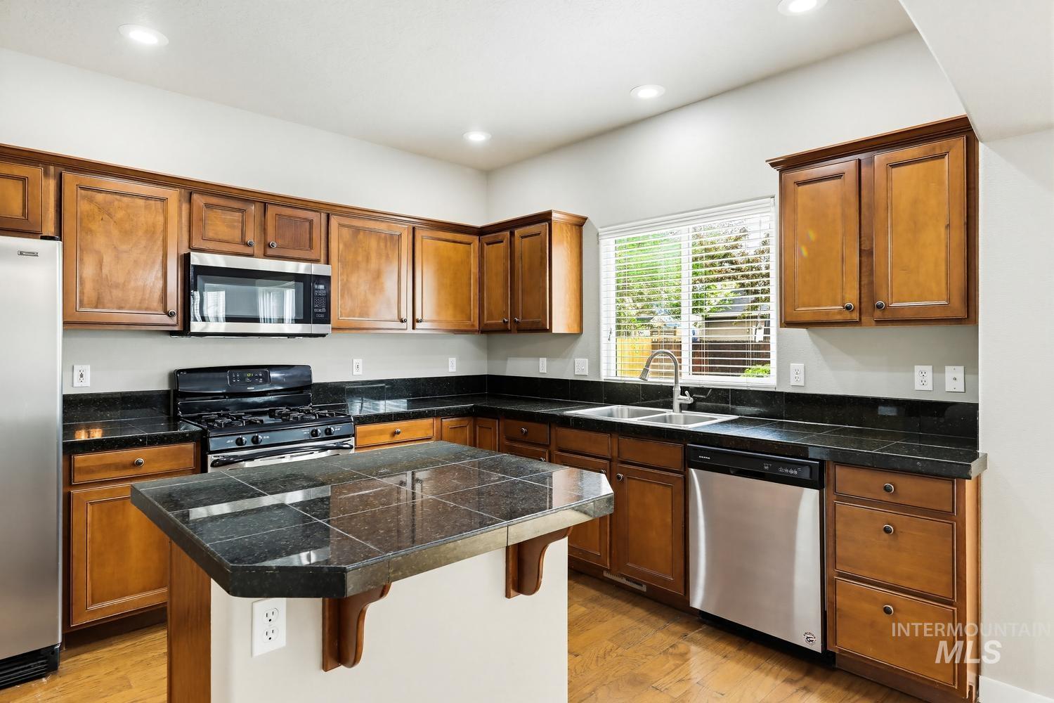 6232 N Silver Elm Way, Meridian, Idaho 83646, 4 Bedrooms, 2.5 Bathrooms, Residential For Sale, Price $485,000,MLS 98983474