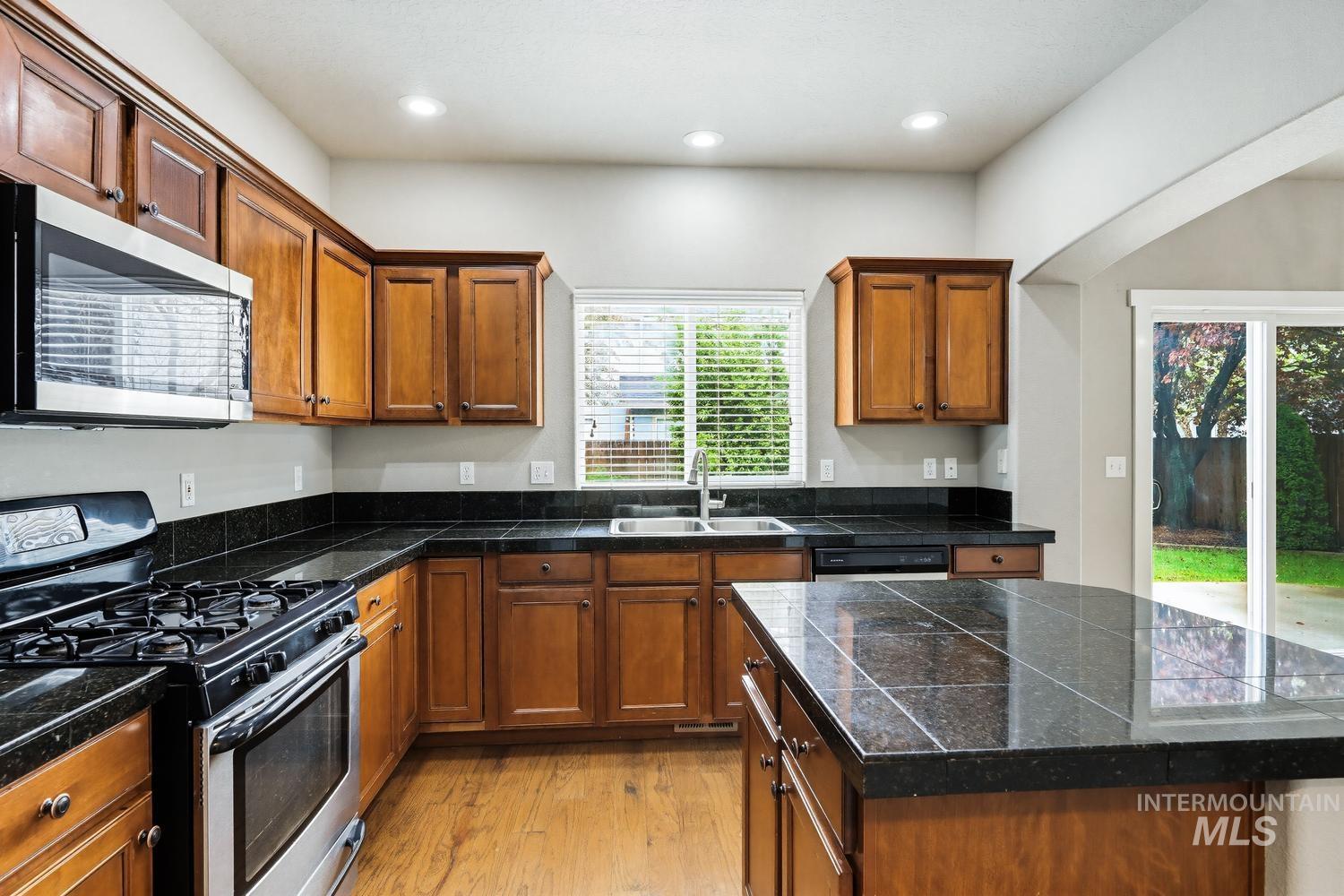 6232 N Silver Elm Way, Meridian, Idaho 83646, 4 Bedrooms, 2.5 Bathrooms, Residential For Sale, Price $485,000,MLS 98983474