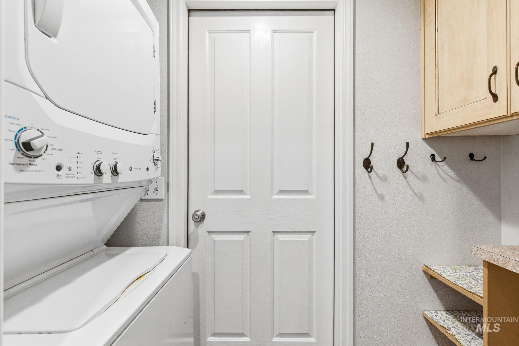 5859 N Cobbler Lane, Garden City, Idaho 83714, 3 Bedrooms, 2.5 Bathrooms, Residential For Sale, Price $375,000,MLS 98983477