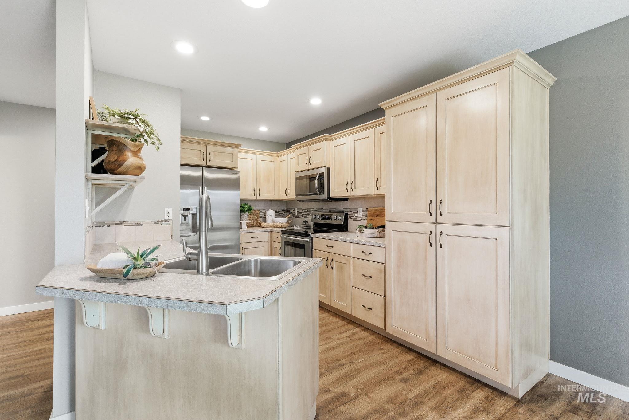 5859 N Cobbler Lane, Garden City, Idaho 83714, 3 Bedrooms, 2.5 Bathrooms, Residential For Sale, Price $375,000,MLS 98983477