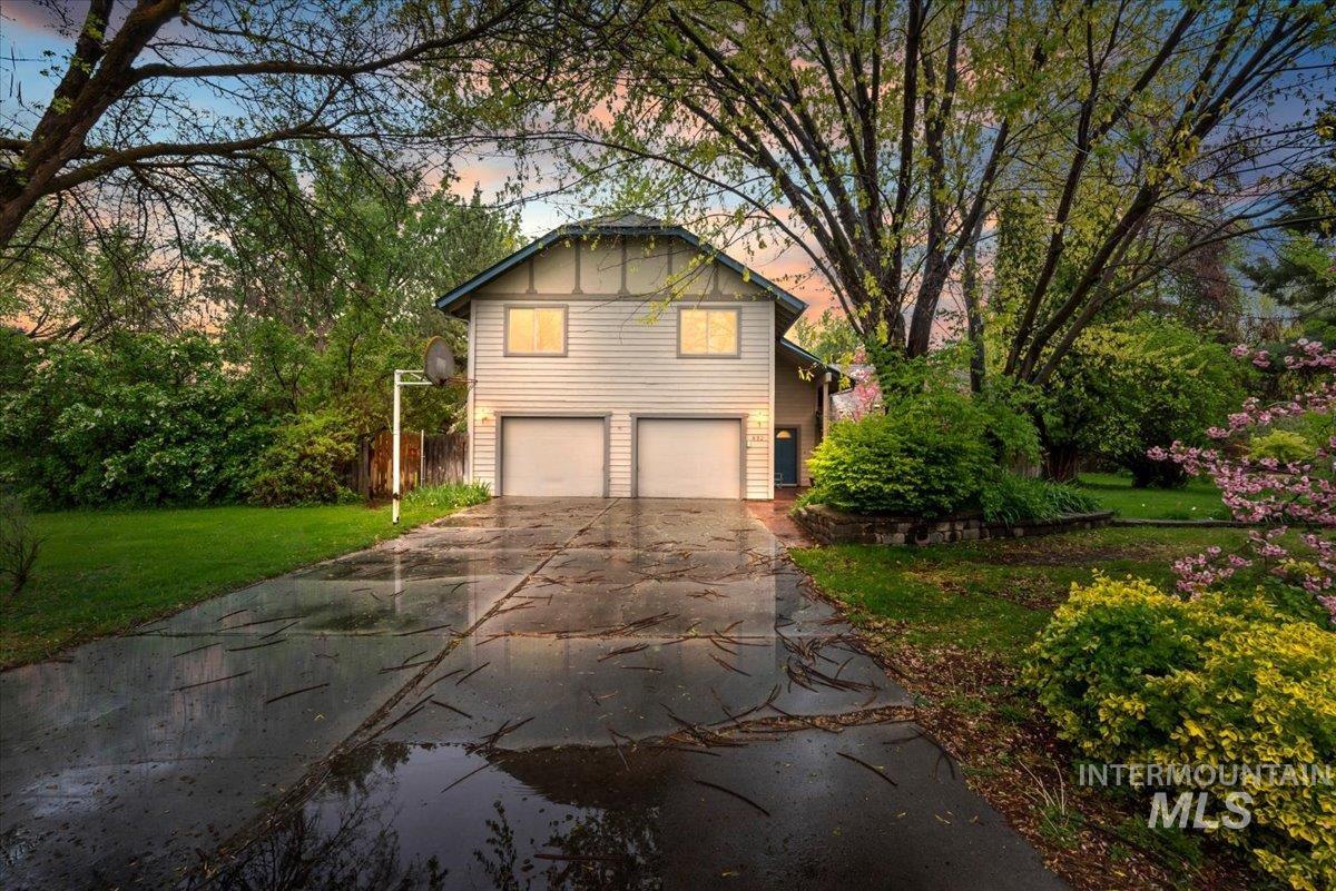 823 W Hialeah Dr, Eagle, Idaho 83616-4778, 4 Bedrooms, 2.5 Bathrooms, Residential For Sale, Price $1,300,000,MLS 98983479