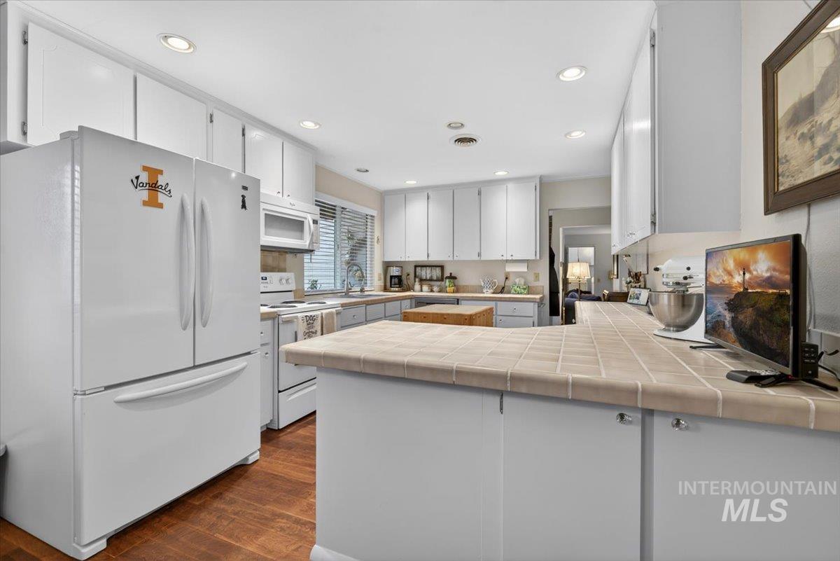 823 W Hialeah Dr, Eagle, Idaho 83616-4778, 4 Bedrooms, 2.5 Bathrooms, Residential For Sale, Price $1,300,000,MLS 98983479