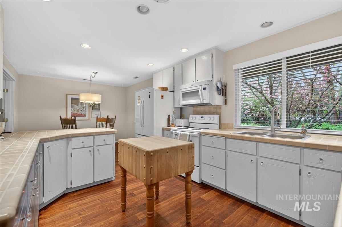 823 W Hialeah Dr, Eagle, Idaho 83616-4778, 4 Bedrooms, 2.5 Bathrooms, Residential For Sale, Price $1,300,000,MLS 98983479