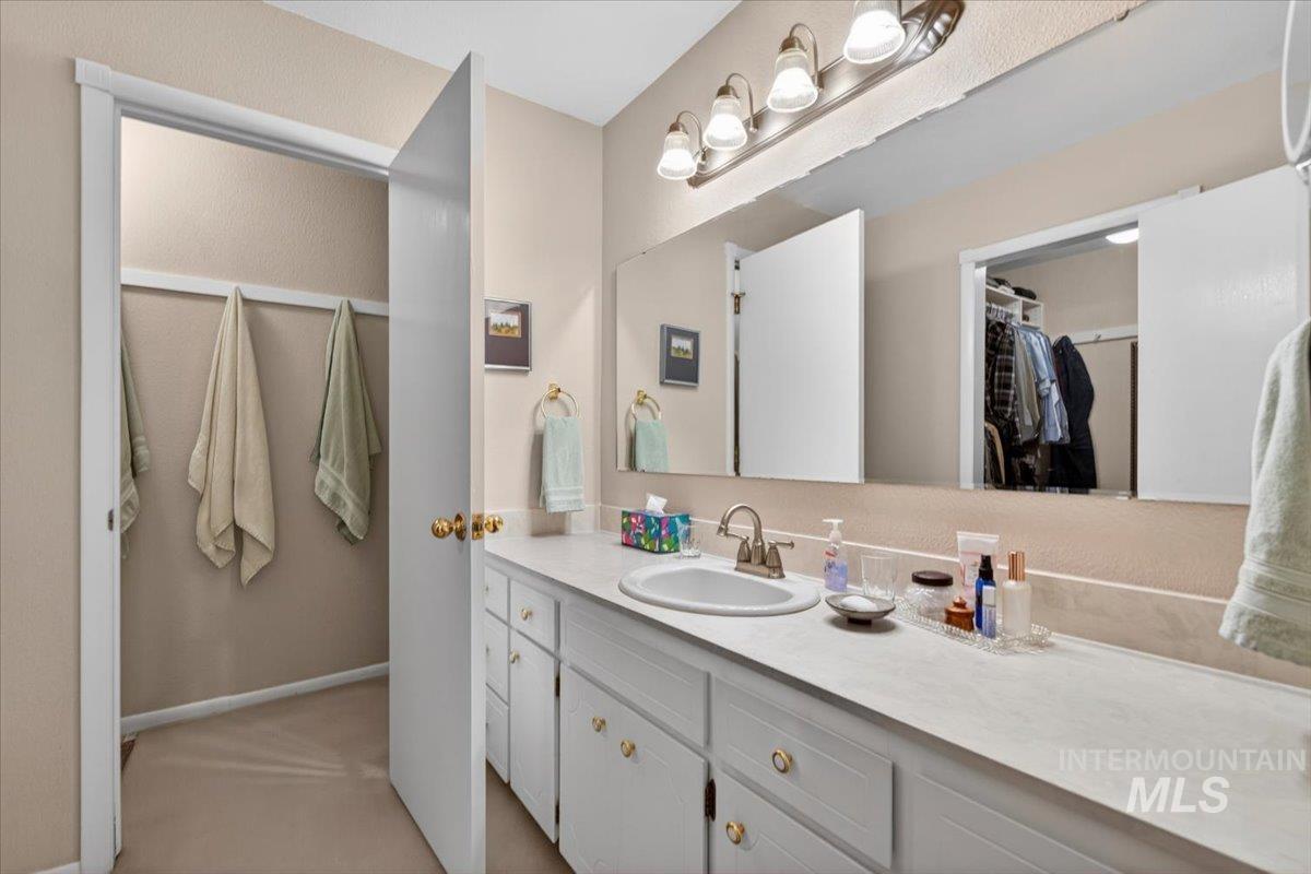 823 W Hialeah Dr, Eagle, Idaho 83616-4778, 4 Bedrooms, 2.5 Bathrooms, Residential For Sale, Price $1,300,000,MLS 98983479