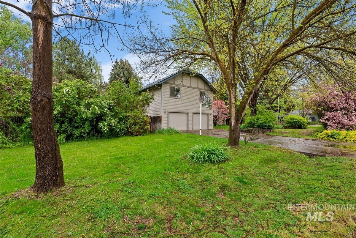 823 W Hialeah Dr, Eagle, Idaho 83616-4778, 4 Bedrooms, 2.5 Bathrooms, Residential For Sale, Price $1,300,000,MLS 98983479