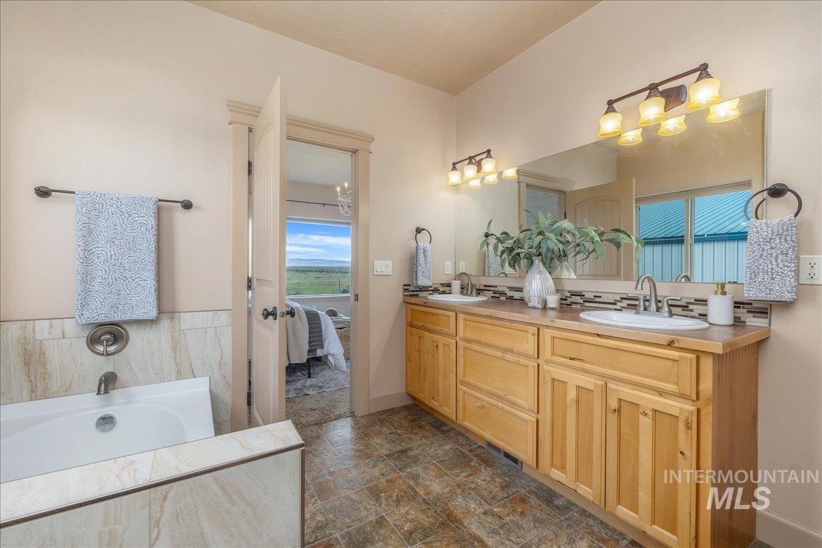 11850 Touch N Go Ave, Boise, Idaho 83716, 4 Bedrooms, 3 Bathrooms, Residential For Sale, Price $979,000,MLS 98983481