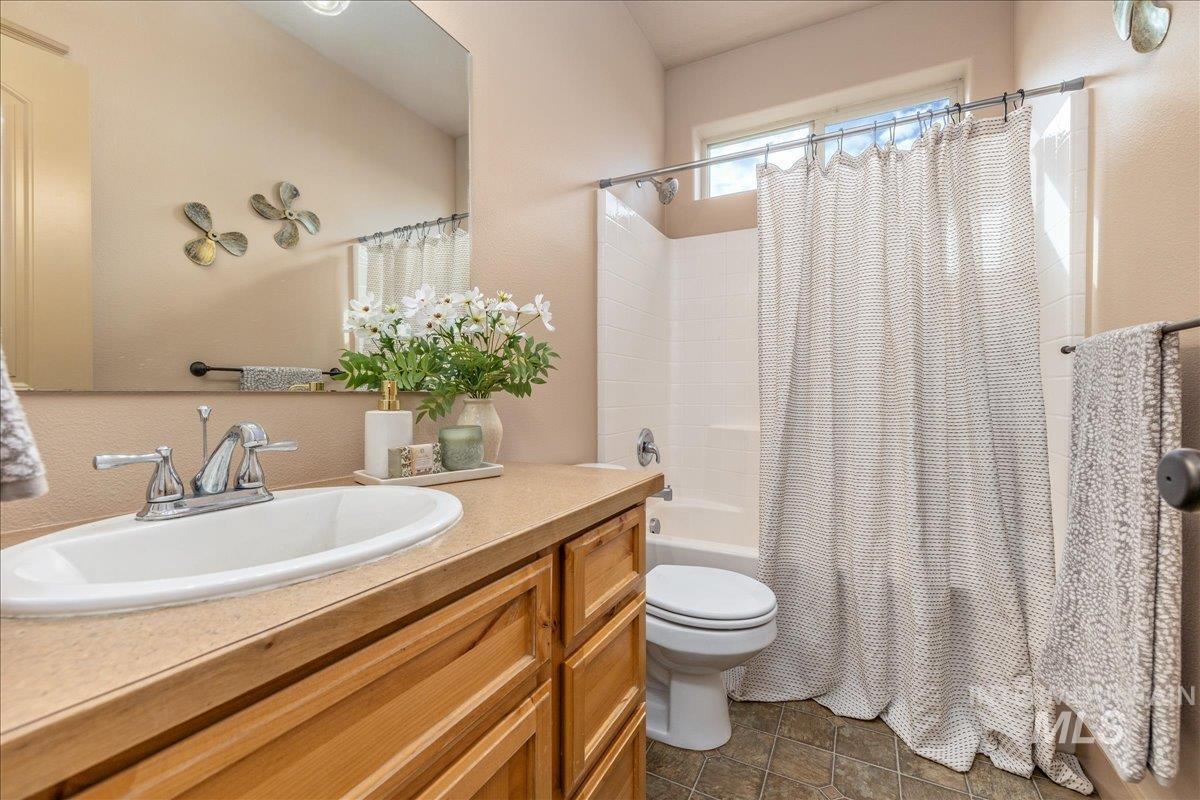 11850 Touch N Go Ave, Boise, Idaho 83716, 4 Bedrooms, 3 Bathrooms, Residential For Sale, Price $979,000,MLS 98983481