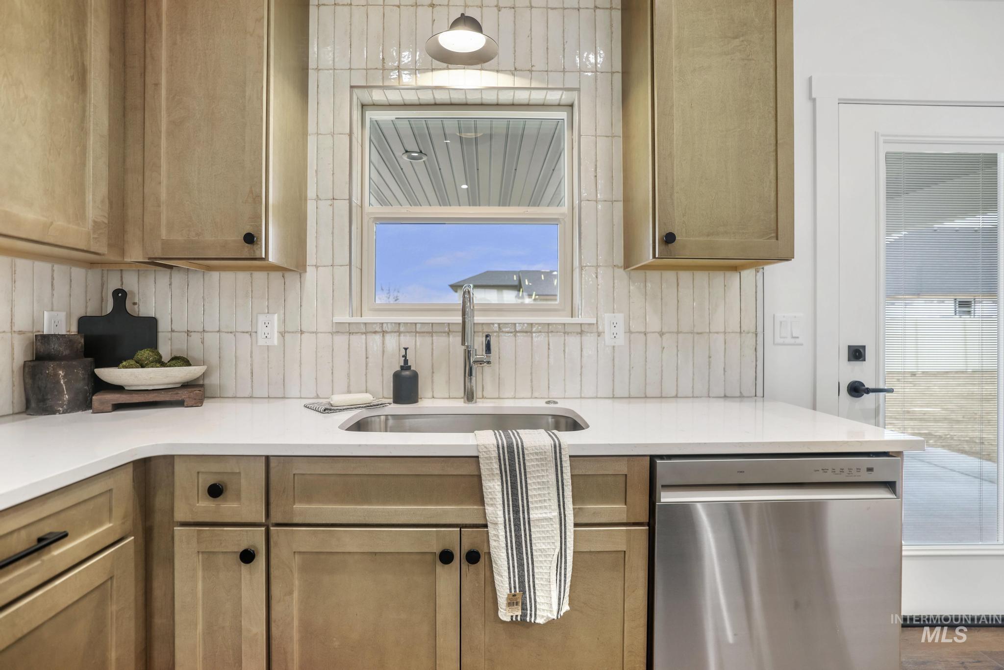 2203 Kooskia Loop, Twin Falls, Idaho 83301, 4 Bedrooms, 3 Bathrooms, Residential For Sale, Price $579,900,MLS 98983482