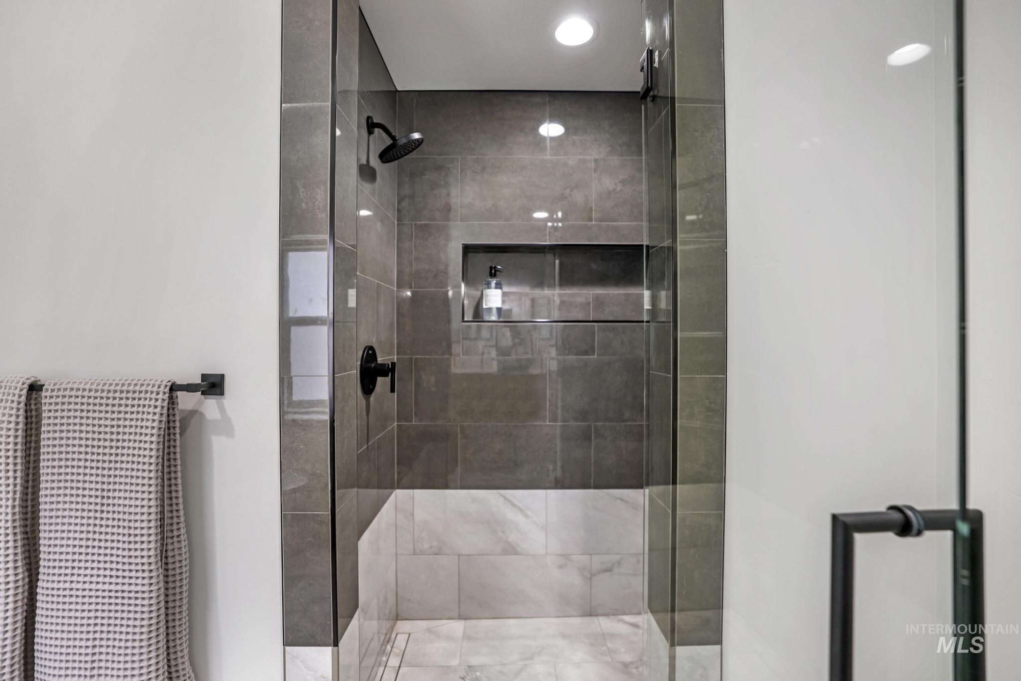 2203 Kooskia Loop, Twin Falls, Idaho 83301, 4 Bedrooms, 3 Bathrooms, Residential For Sale, Price $579,900,MLS 98983482