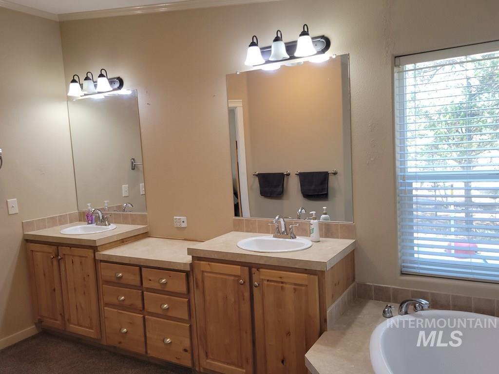 85 W Prospectors Drive, Cascade, Idaho 83611, 3 Bedrooms, 2 Bathrooms, Residential For Sale, Price $559,900,MLS 98983484