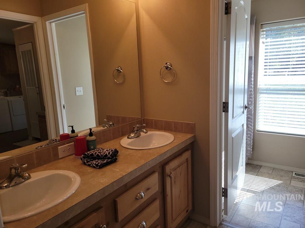 85 W Prospectors Drive, Cascade, Idaho 83611, 3 Bedrooms, 2 Bathrooms, Residential For Sale, Price $559,900,MLS 98983484