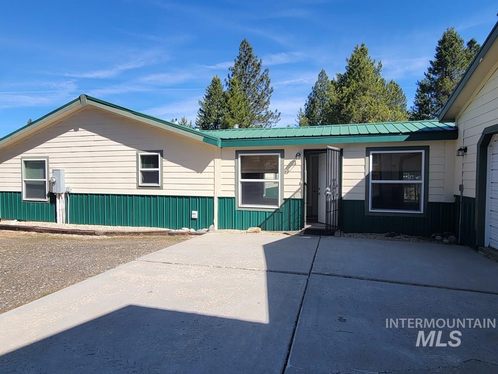 85 W Prospectors Drive, Cascade, Idaho 83611, 3 Bedrooms, 2 Bathrooms, Residential For Sale, Price $559,900,MLS 98983484