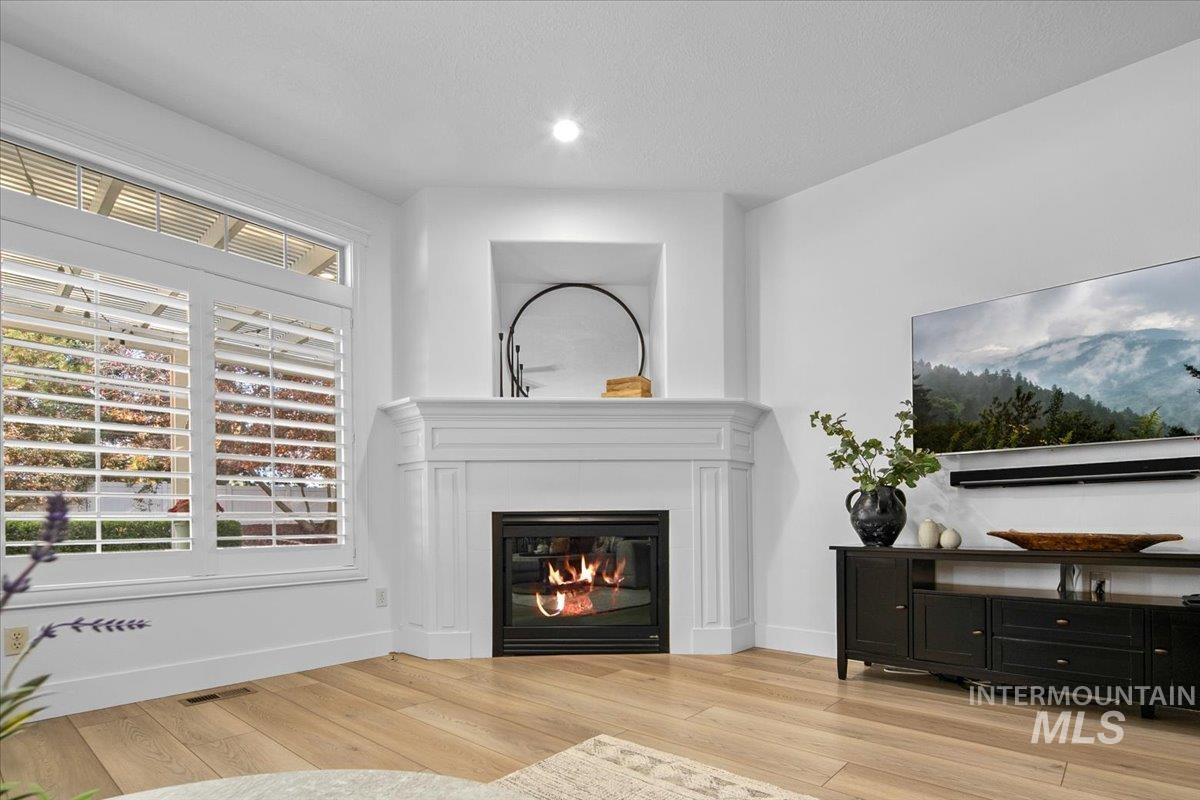 650 N Clearpoint Way, Eagle, Idaho 83616-7207, 5 Bedrooms, 3 Bathrooms, Residential For Sale, Price $950,000, 98983489