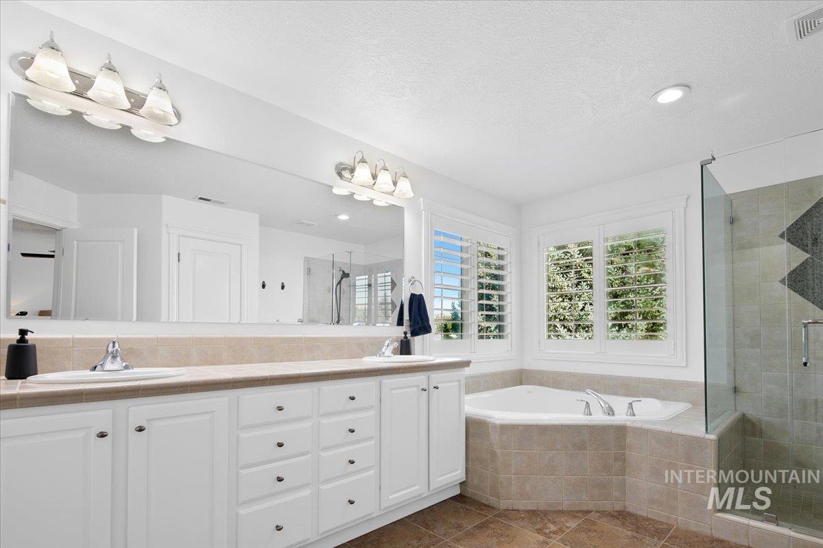 650 N Clearpoint Way, Eagle, Idaho 83616-7207, 5 Bedrooms, 3 Bathrooms, Residential For Sale, Price $950,000, 98983489