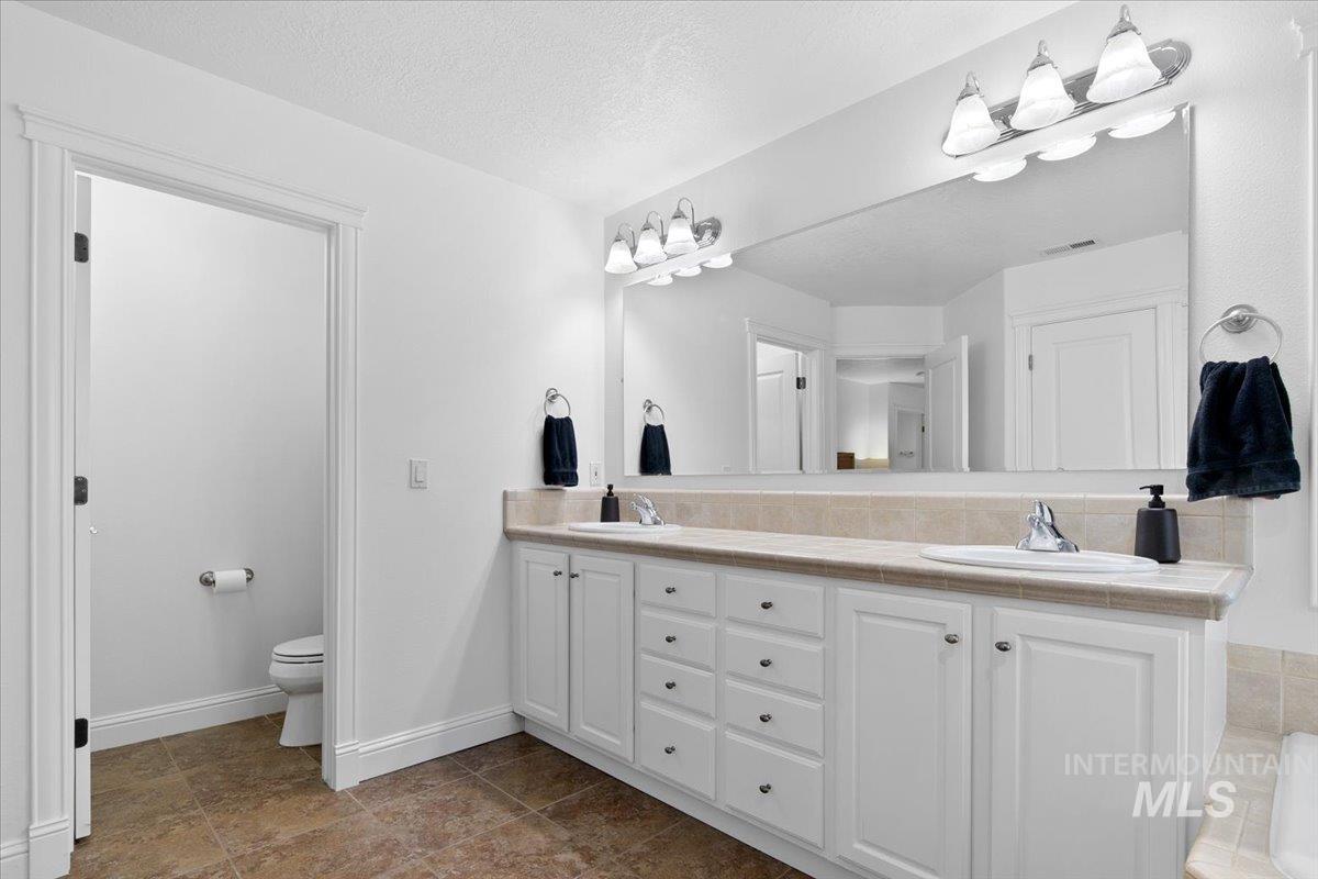 650 N Clearpoint Way, Eagle, Idaho 83616-7207, 5 Bedrooms, 3 Bathrooms, Residential For Sale, Price $950,000, 98983489