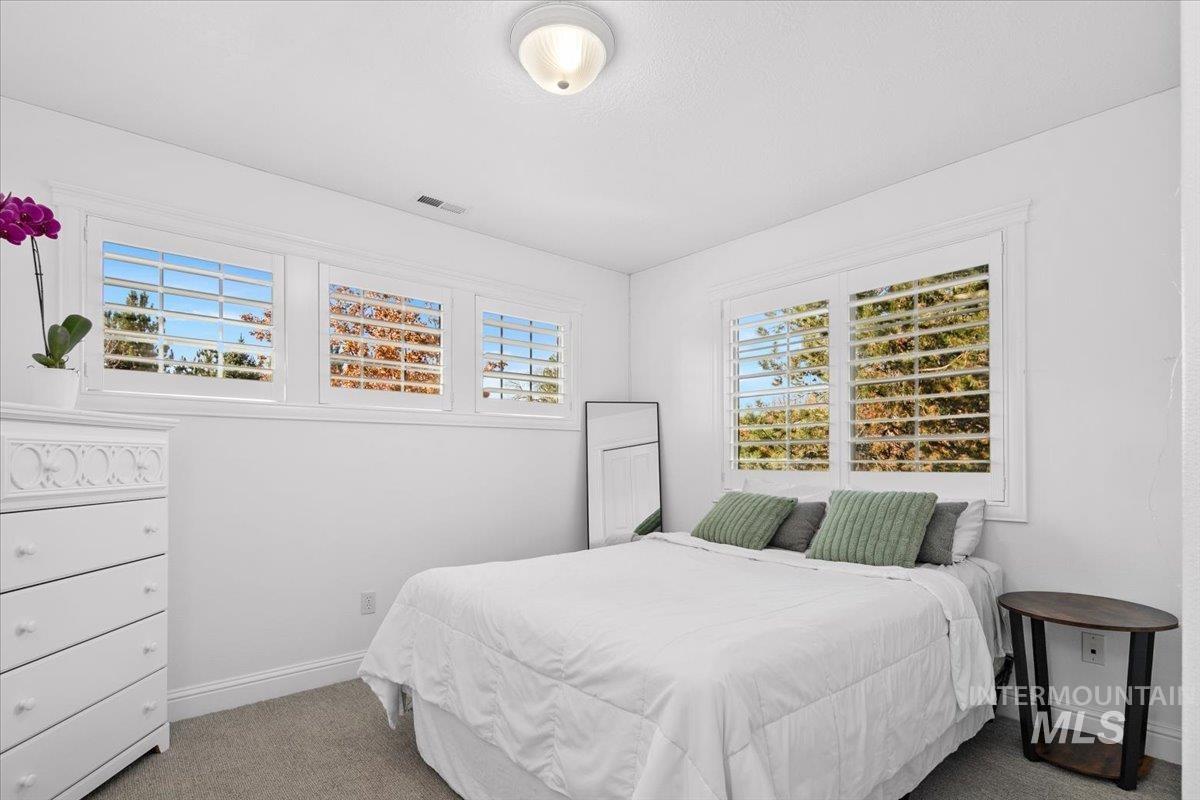 650 N Clearpoint Way, Eagle, Idaho 83616-7207, 5 Bedrooms, 3 Bathrooms, Residential For Sale, Price $950,000, 98983489