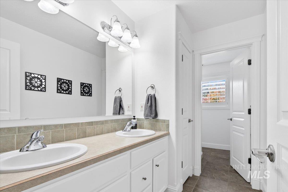 650 N Clearpoint Way, Eagle, Idaho 83616-7207, 5 Bedrooms, 3 Bathrooms, Residential For Sale, Price $950,000, 98983489