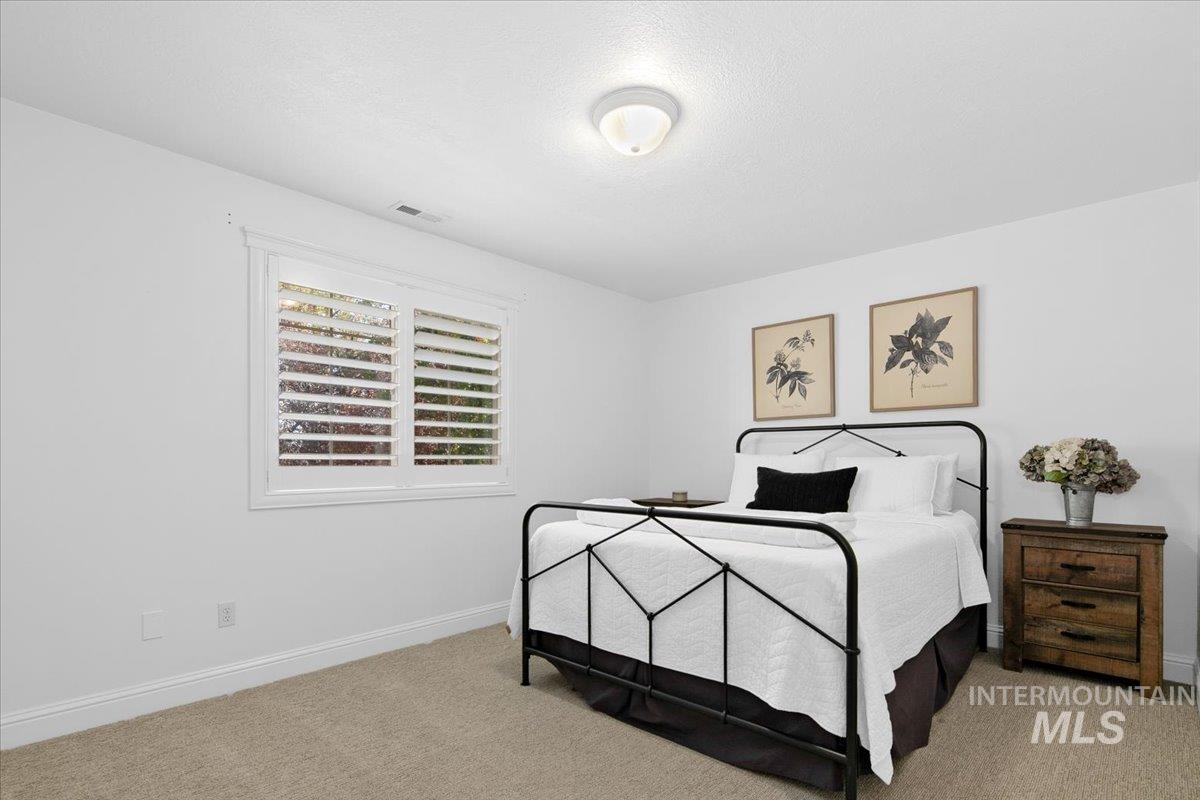 650 N Clearpoint Way, Eagle, Idaho 83616-7207, 5 Bedrooms, 3 Bathrooms, Residential For Sale, Price $950,000, 98983489