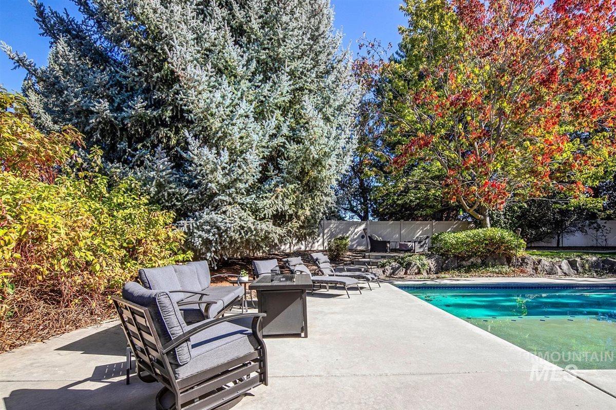 650 N Clearpoint Way, Eagle, Idaho 83616-7207, 5 Bedrooms, 3 Bathrooms, Residential For Sale, Price $950,000, 98983489