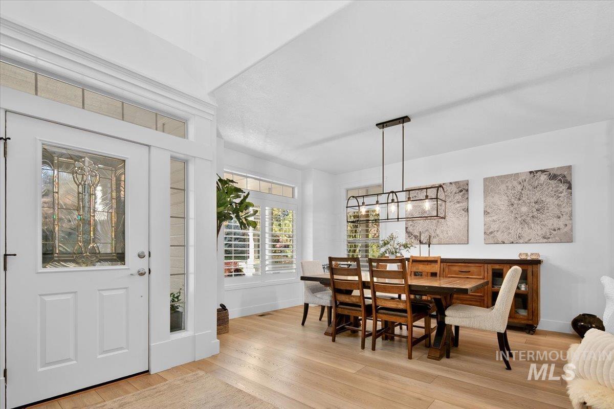 650 N Clearpoint Way, Eagle, Idaho 83616-7207, 5 Bedrooms, 3 Bathrooms, Residential For Sale, Price $950,000, 98983489