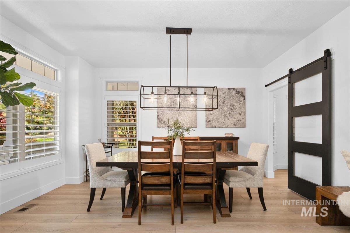 650 N Clearpoint Way, Eagle, Idaho 83616-7207, 5 Bedrooms, 3 Bathrooms, Residential For Sale, Price $950,000, 98983489