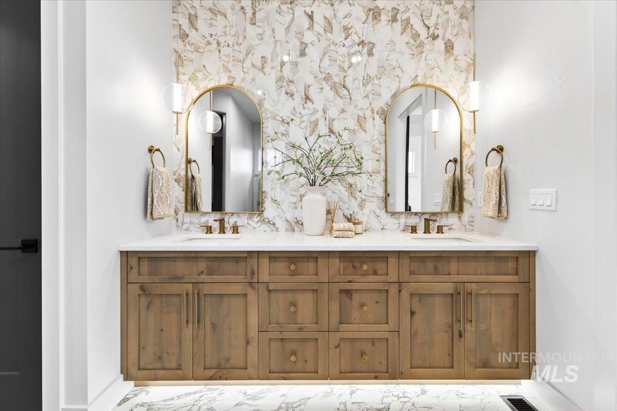 22625 Aura Vista Way, Caldwell, Idaho 83607, 4 Bedrooms, 3.5 Bathrooms, Residential For Sale, Price $1,175,000,MLS 98983490