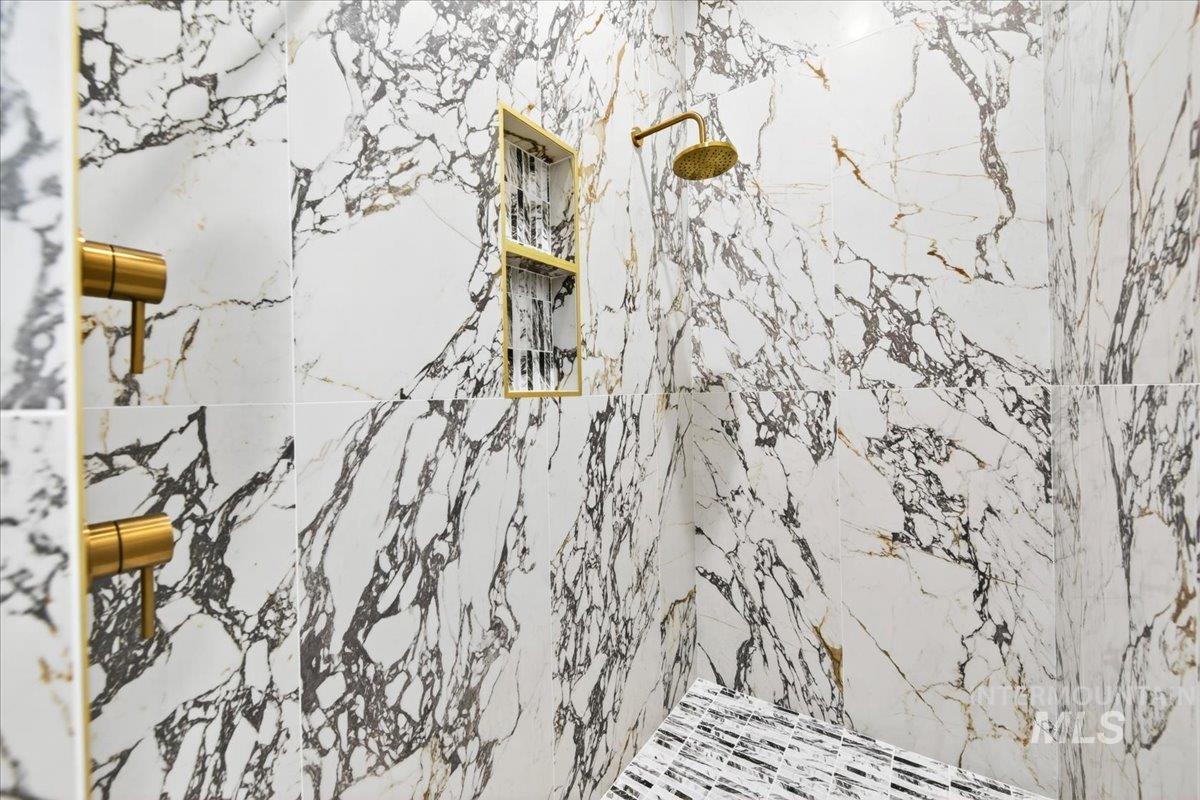 22625 Aura Vista Way, Caldwell, Idaho 83607, 4 Bedrooms, 3.5 Bathrooms, Residential For Sale, Price $1,175,000,MLS 98983490